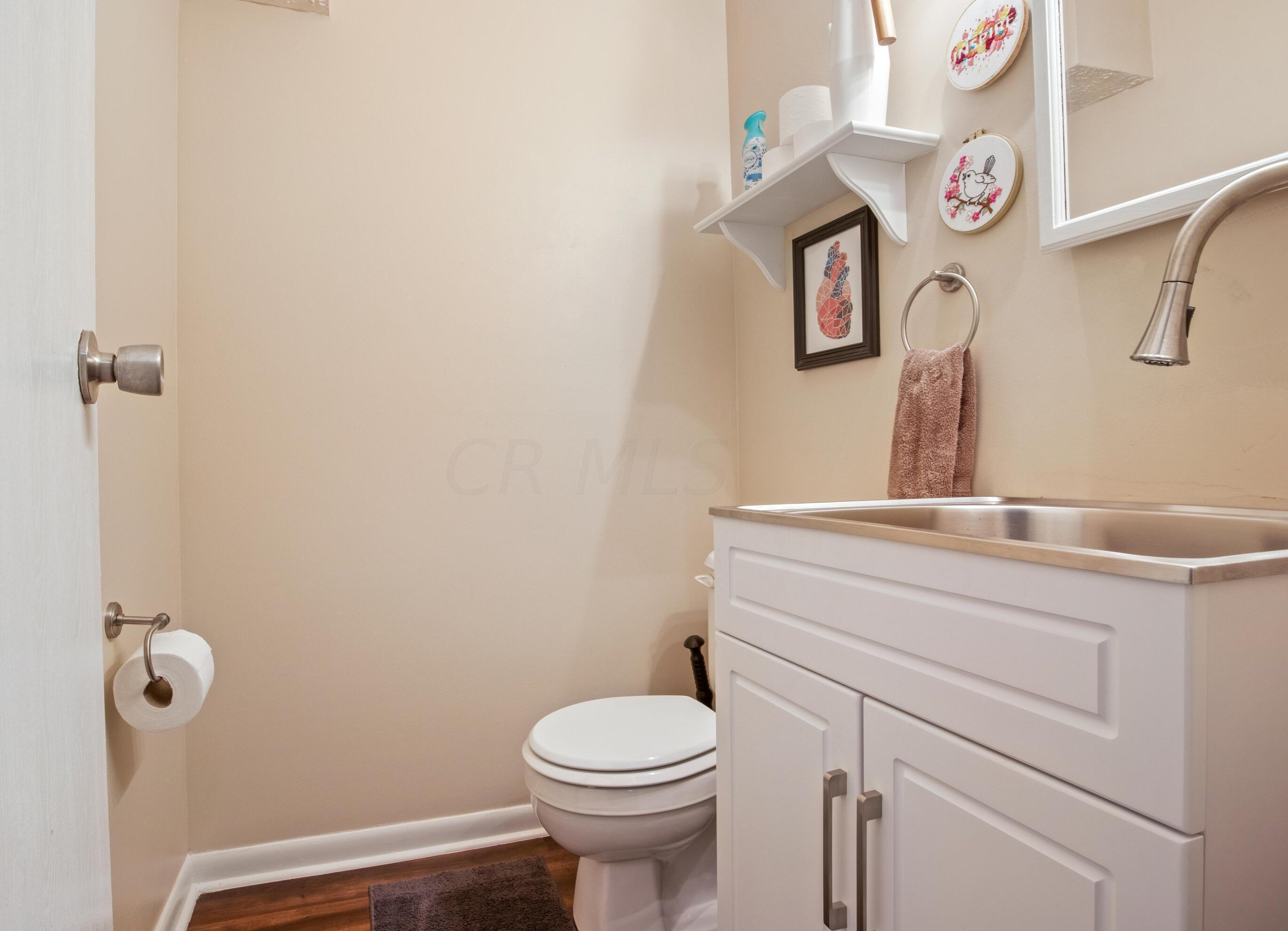 3688 Dinsmore Castle Dr, Columbus OH 43221-4410 exterior