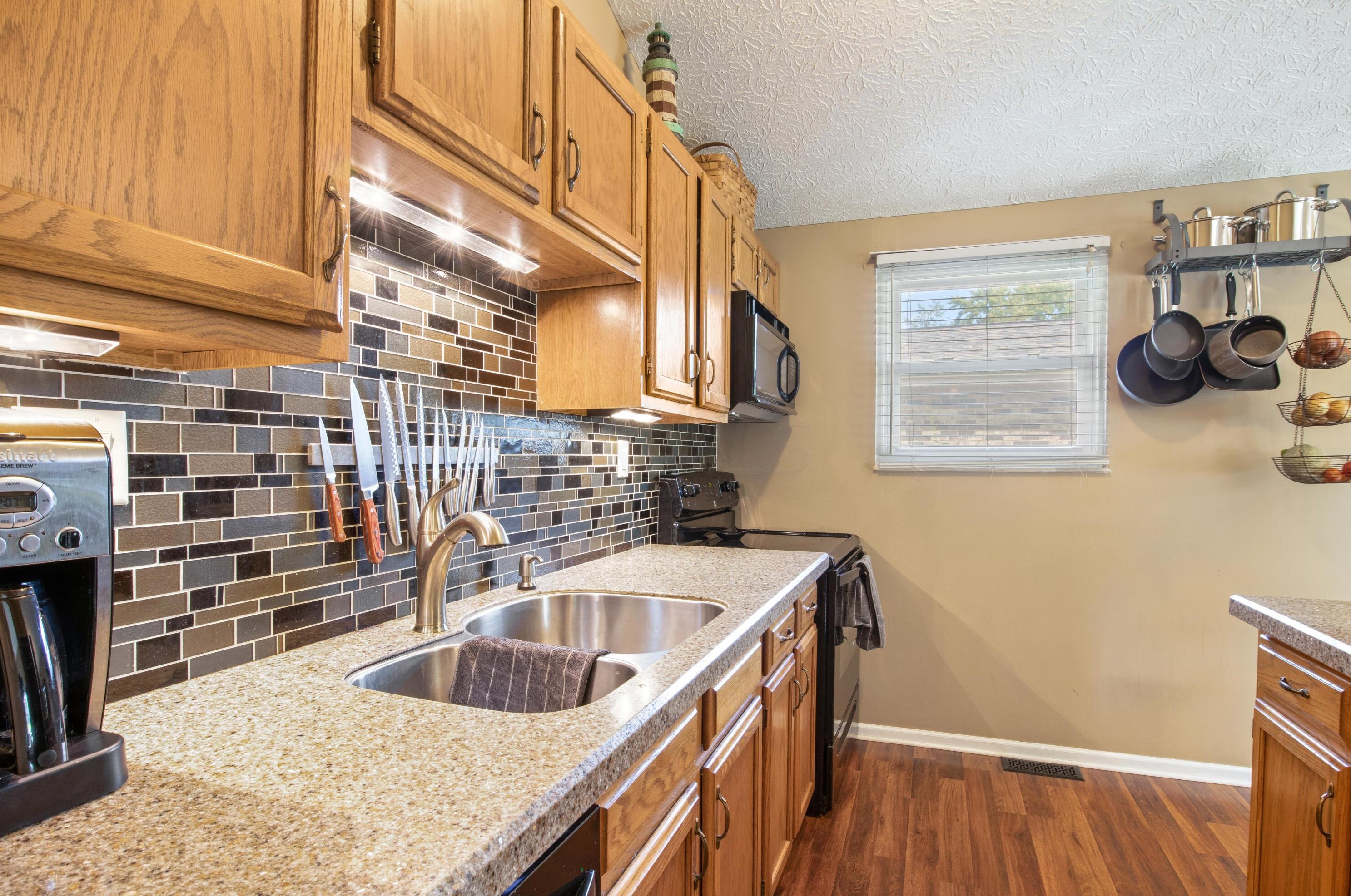 3688 Dinsmore Castle Dr, Columbus OH 43221-4410 exterior