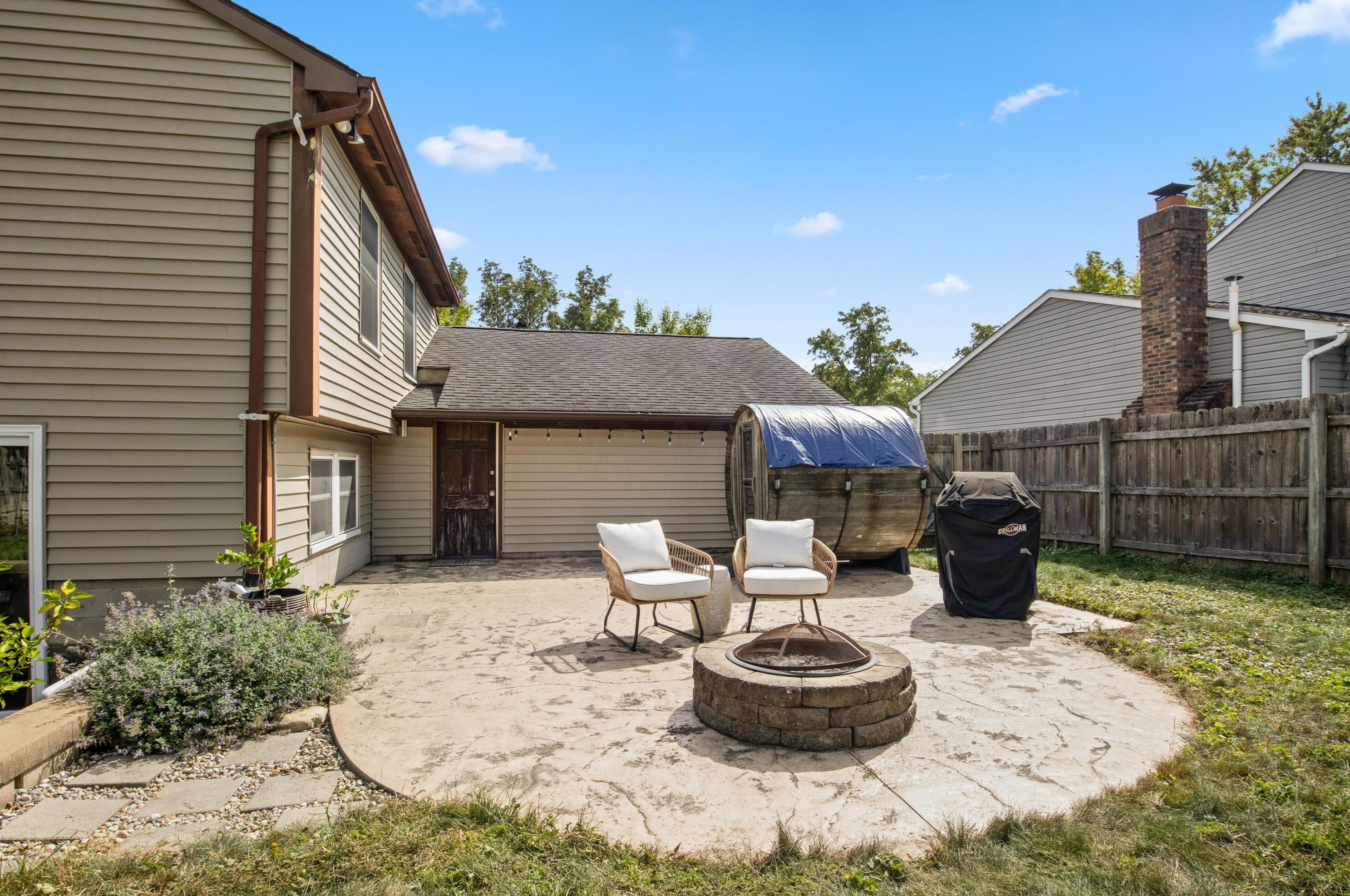 3688 Dinsmore Castle Dr, Columbus OH 43221-4410 exterior