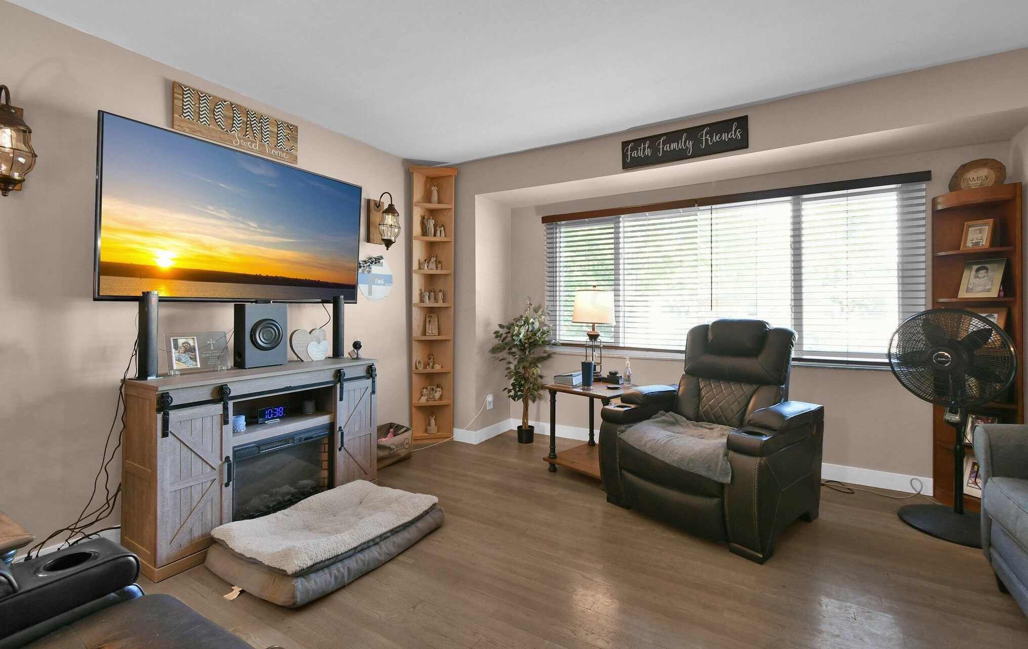 5430 Roche Dr, Columbus OH 43229-4279 exterior