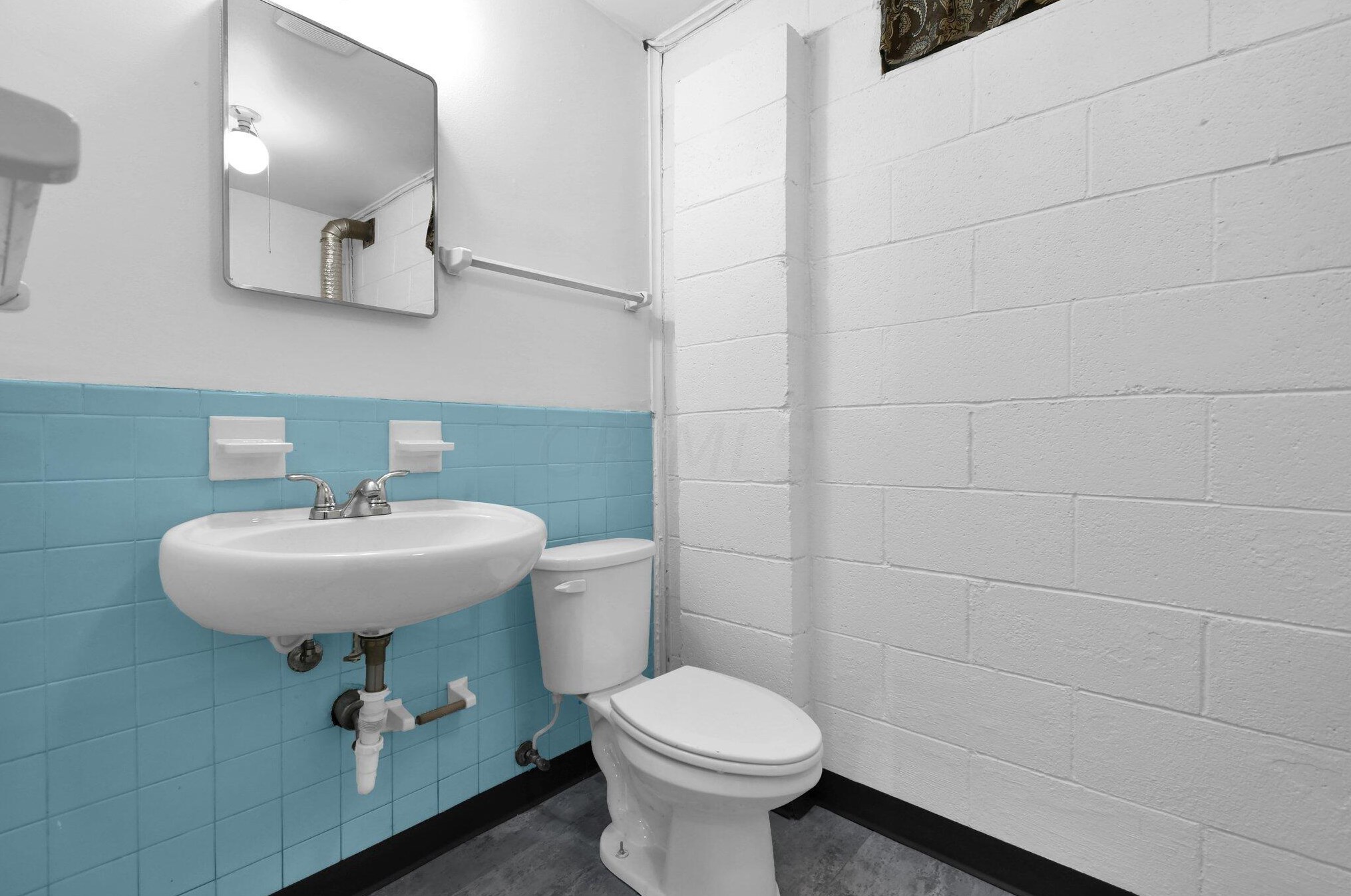 5430 Roche Dr, Columbus OH 43229-4279 exterior