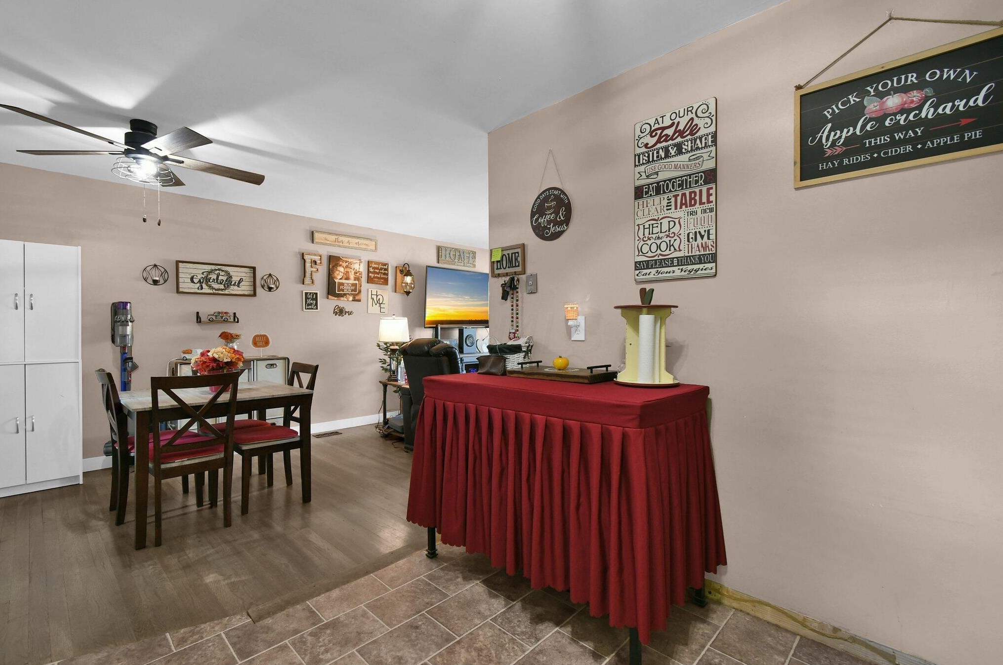 5430 Roche Dr, Columbus OH 43229-4279 exterior