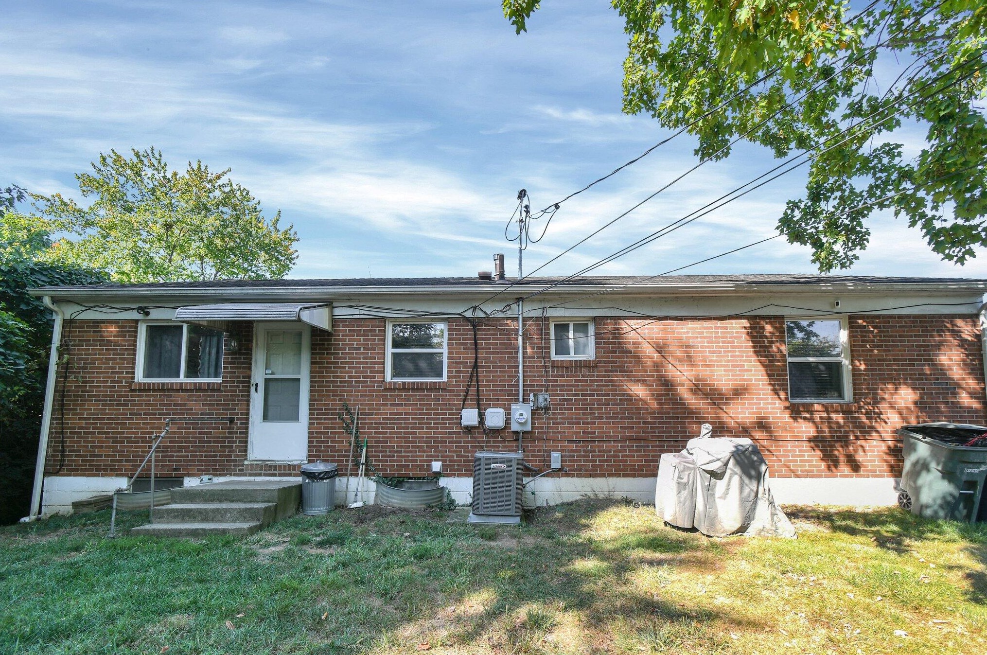 5430 Roche Dr, Columbus OH 43229-4279 exterior