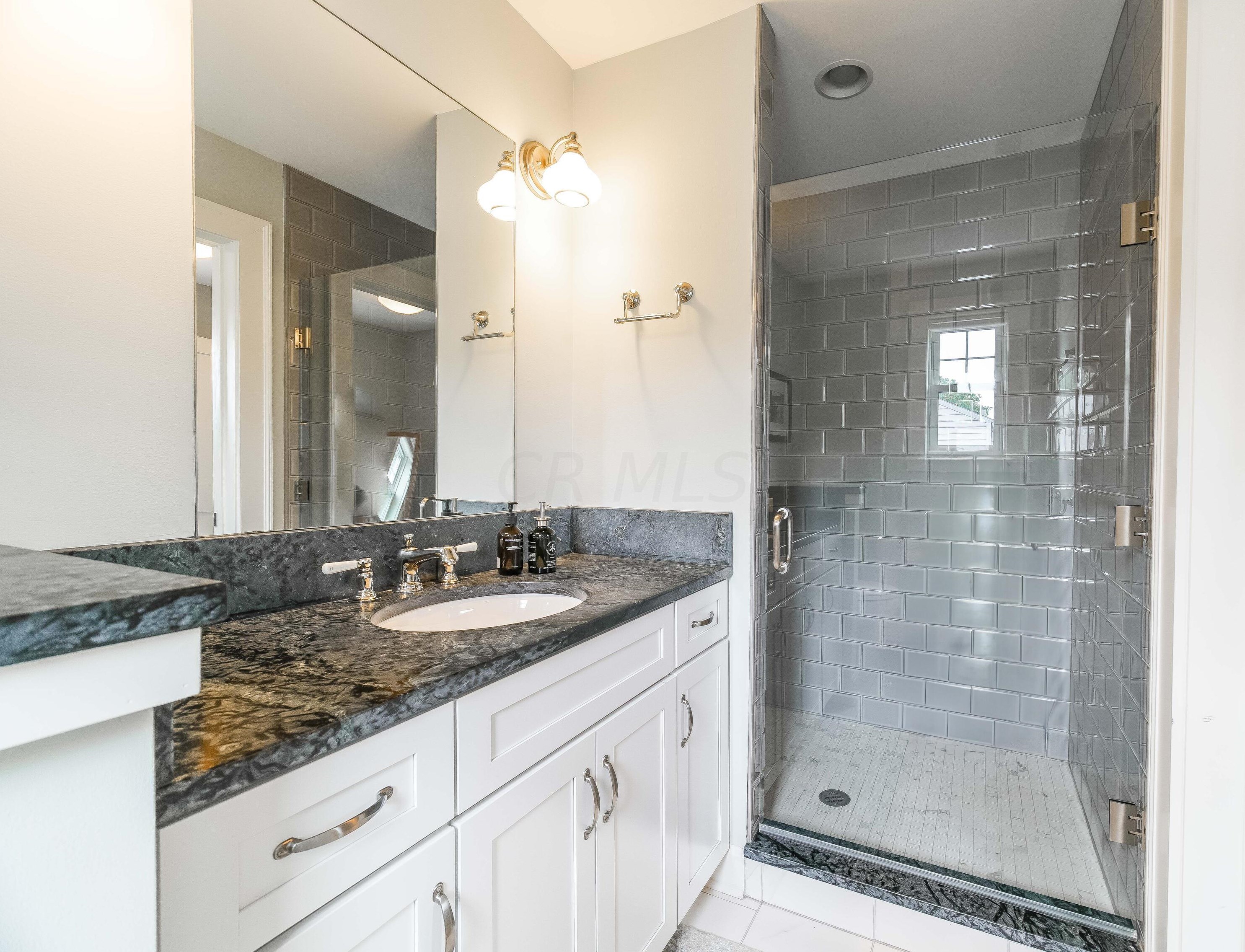 1643 Doone Rd, Columbus OH 43221-3939 exterior