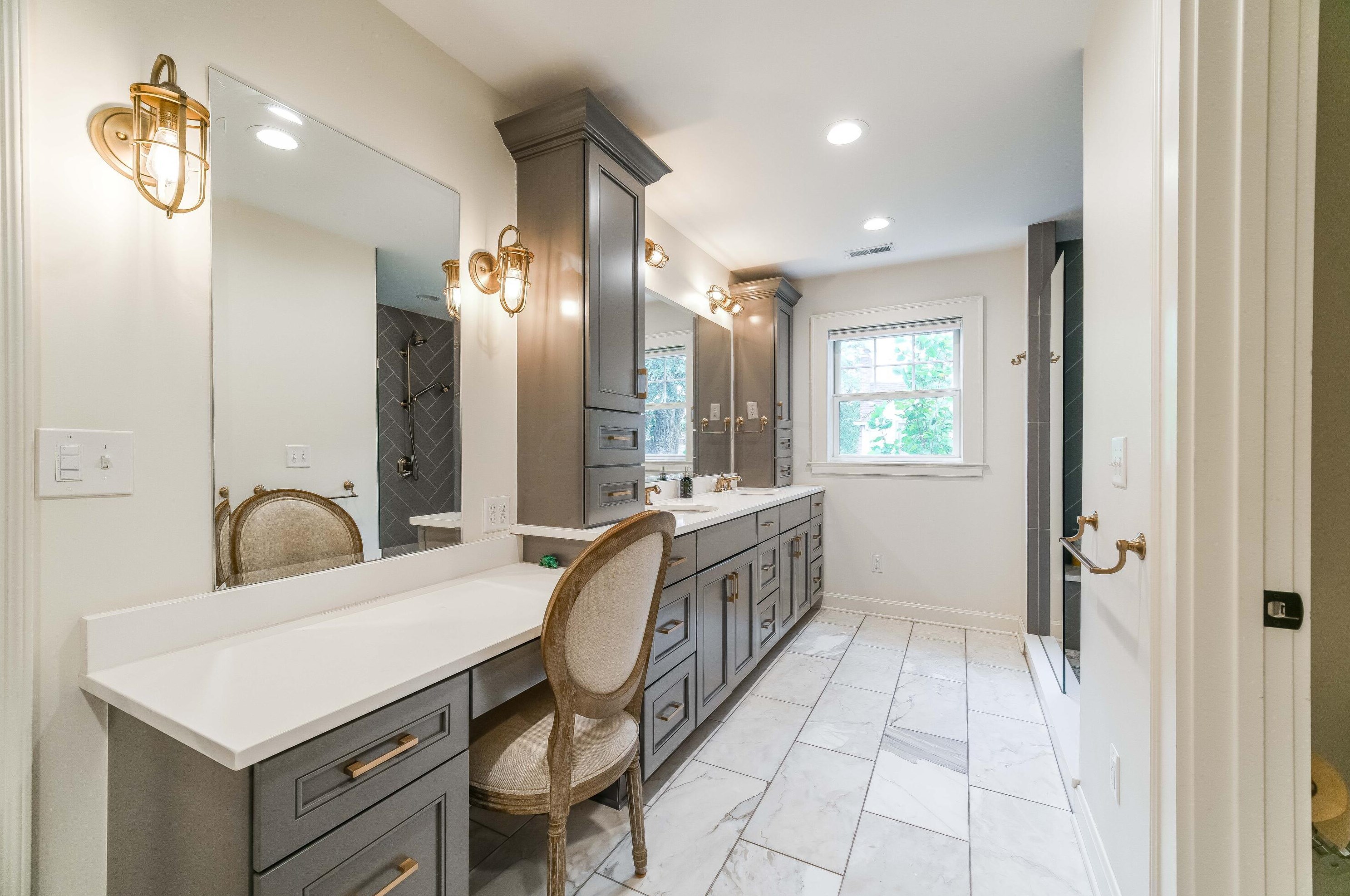 1643 Doone Rd, Columbus OH 43221-3939 exterior