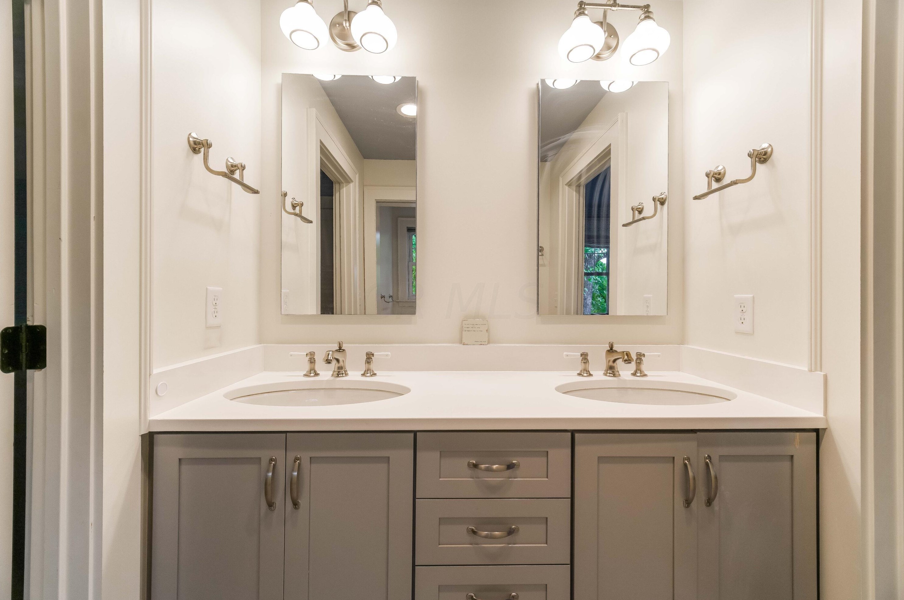 1643 Doone Rd, Columbus OH 43221-3939 exterior