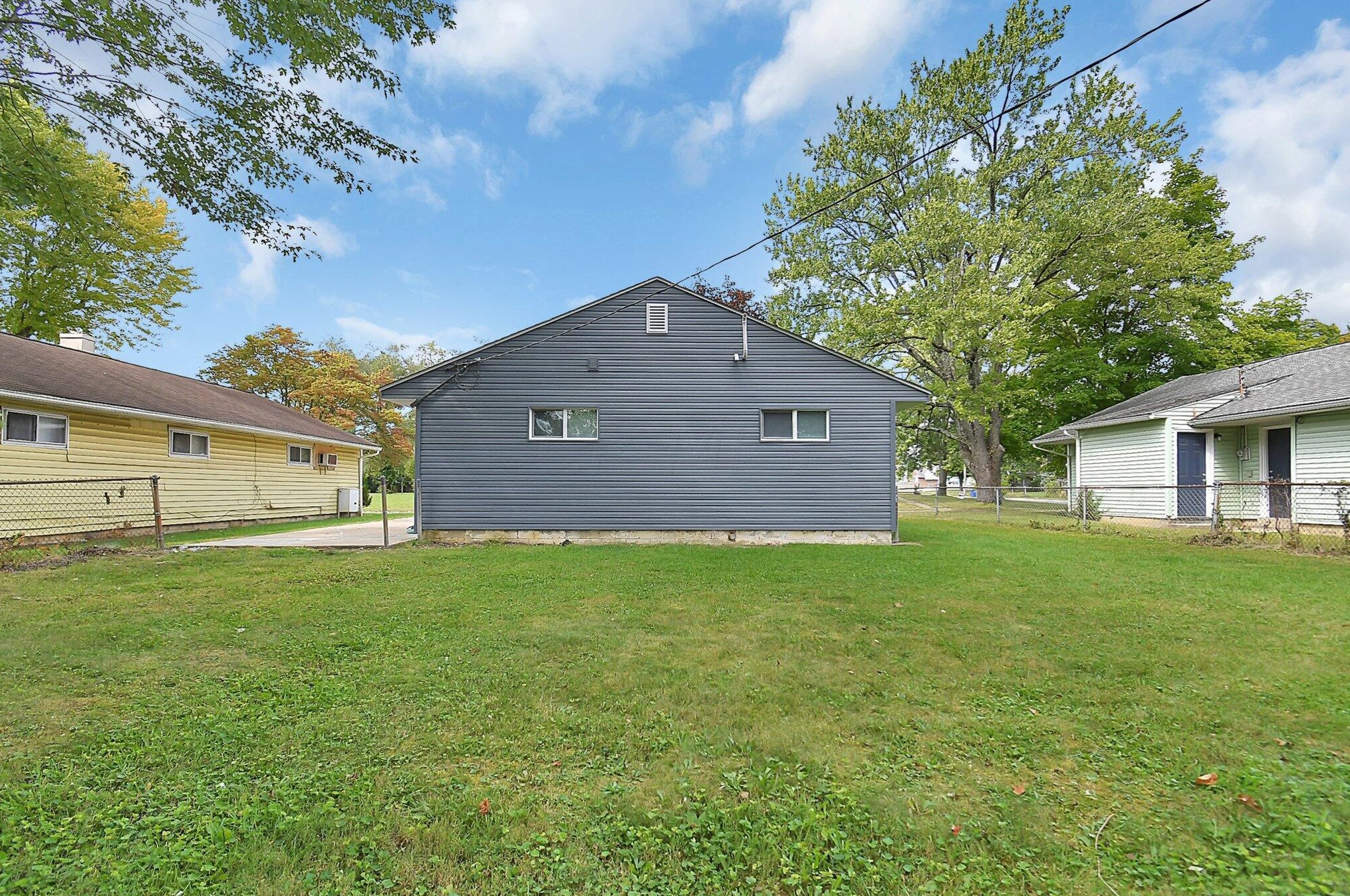 2438 Hanna Dr, Columbus OH 43211-1987 exterior