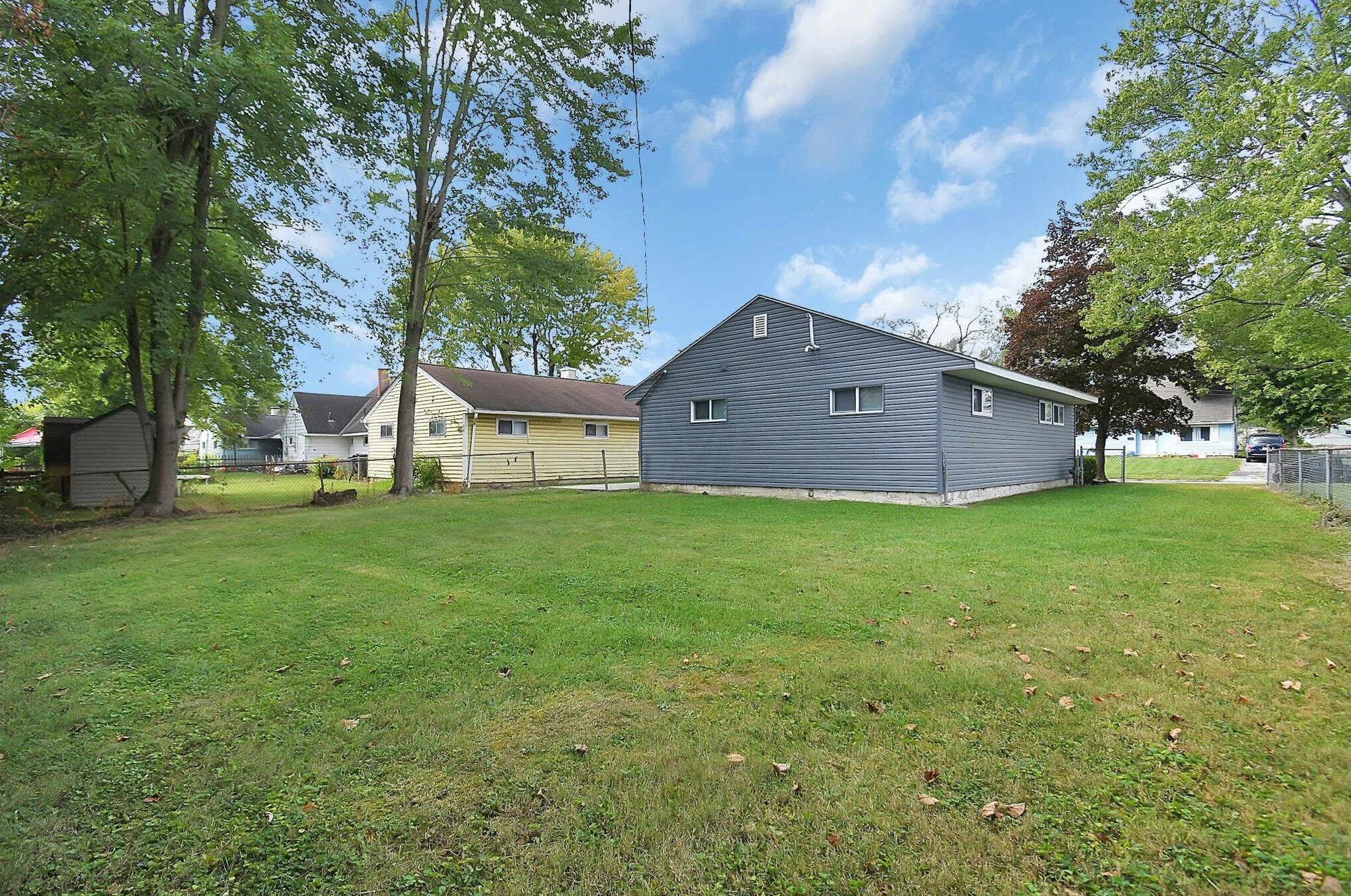 2438 Hanna Dr, Columbus OH 43211-1987 exterior