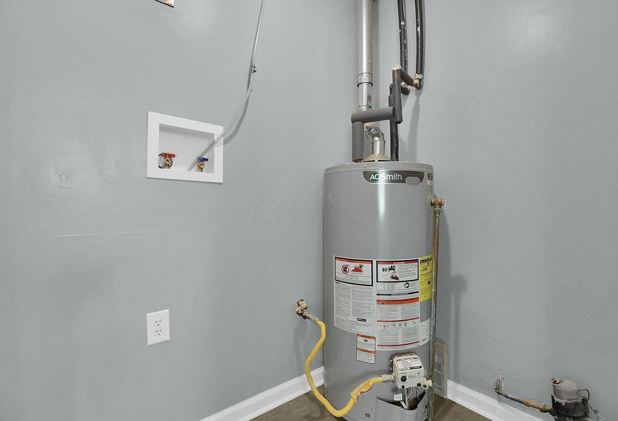 2438 Hanna Dr, Columbus OH 43211-1987 exterior