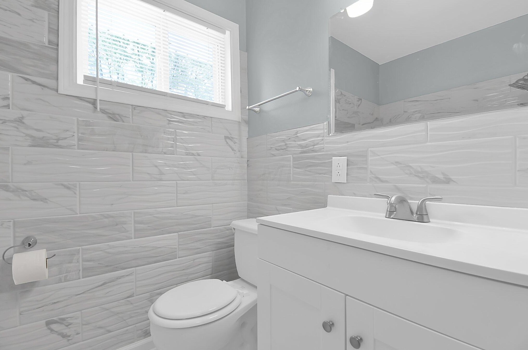 2438 Hanna Dr, Columbus OH 43211-1987 exterior