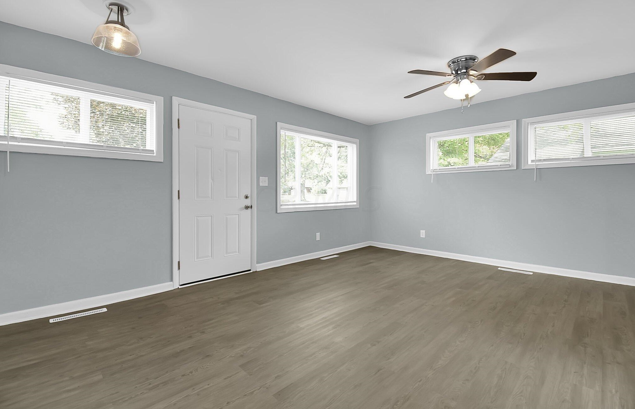 2438 Hanna Dr, Columbus OH 43211-1987 exterior