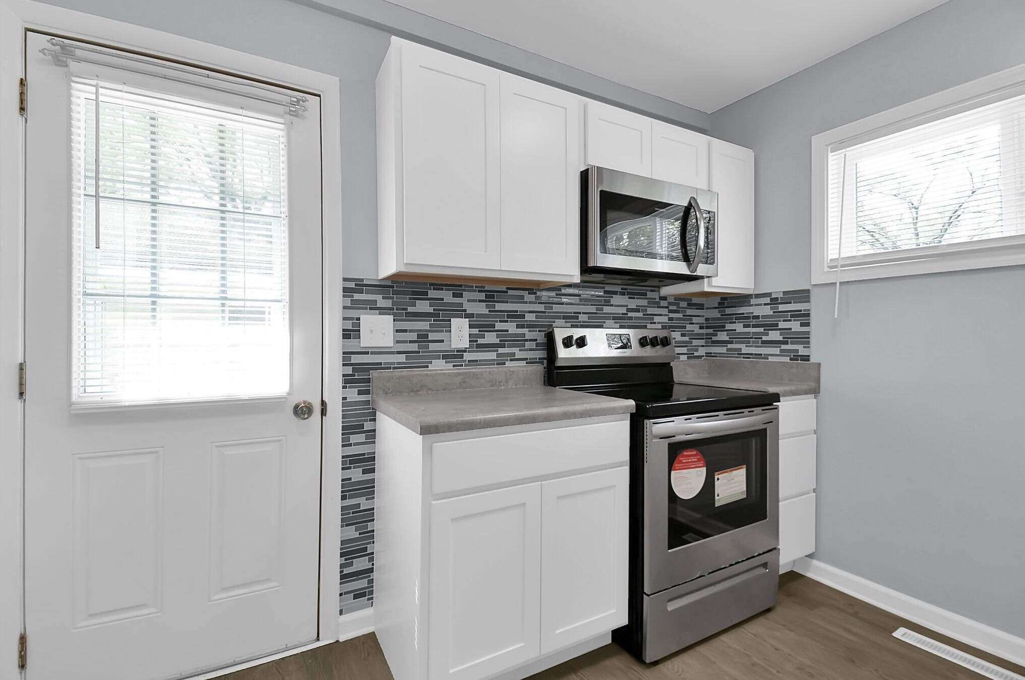 2438 Hanna Dr, Columbus OH 43211-1987 exterior