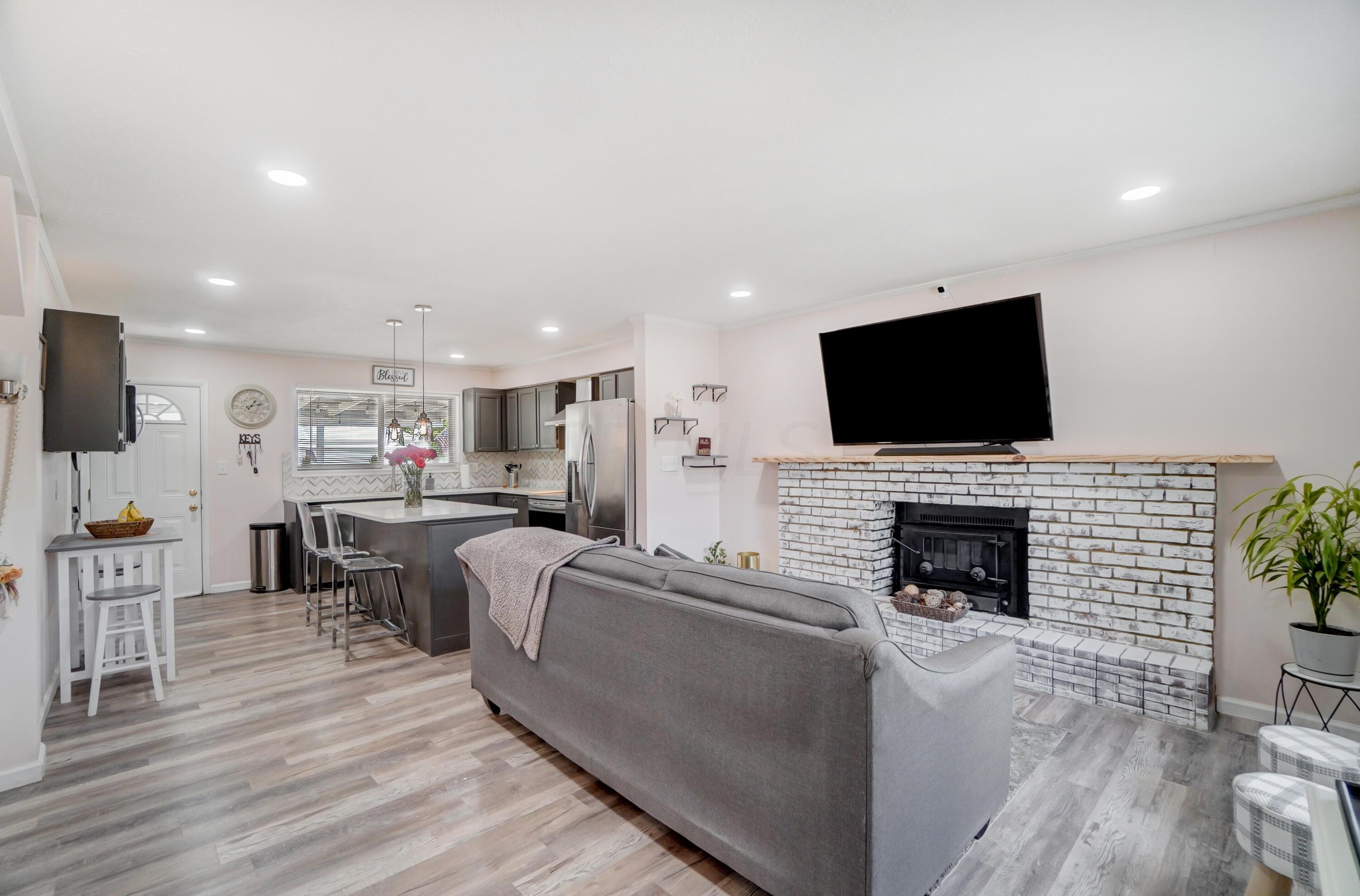 3857 Glenfield Rd, Columbus OH 43232-9501 exterior