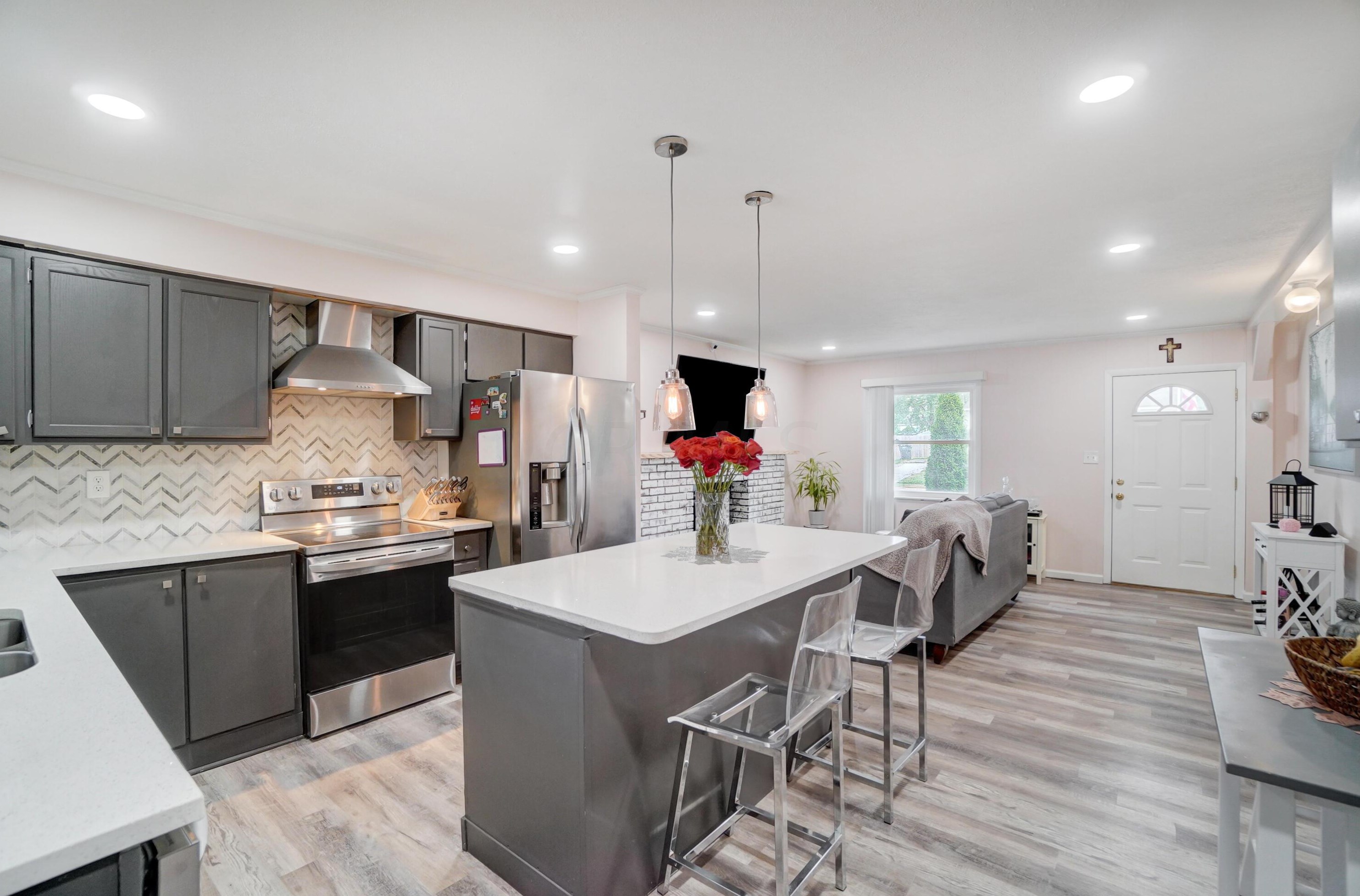 3857 Glenfield Rd, Columbus OH 43232-9501 exterior