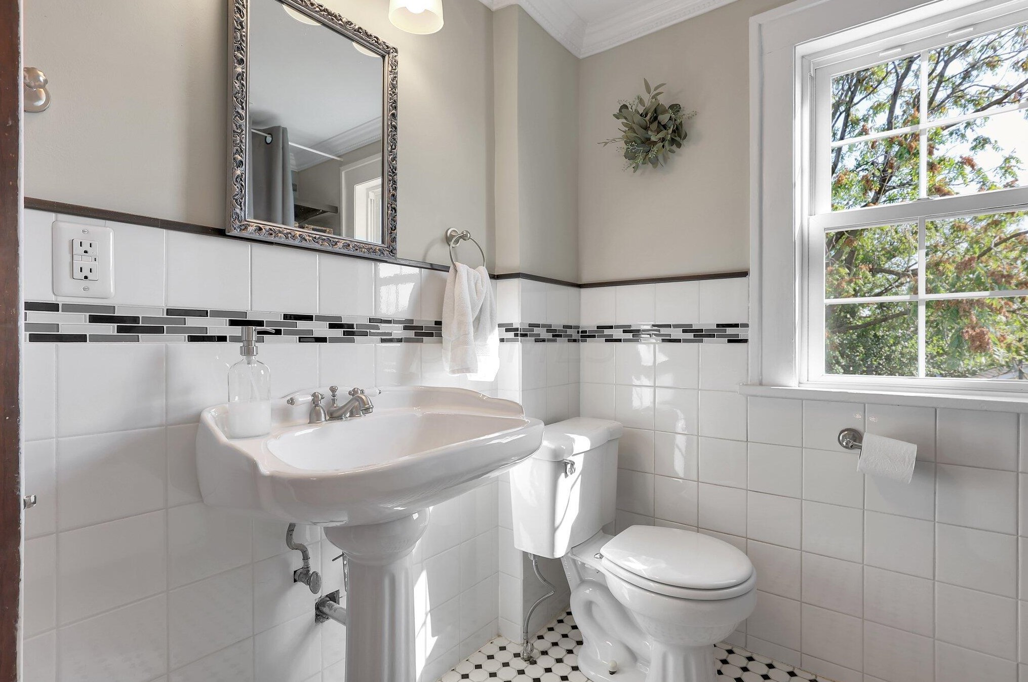 281 Markison Ave, Columbus OH 43207-1130 exterior