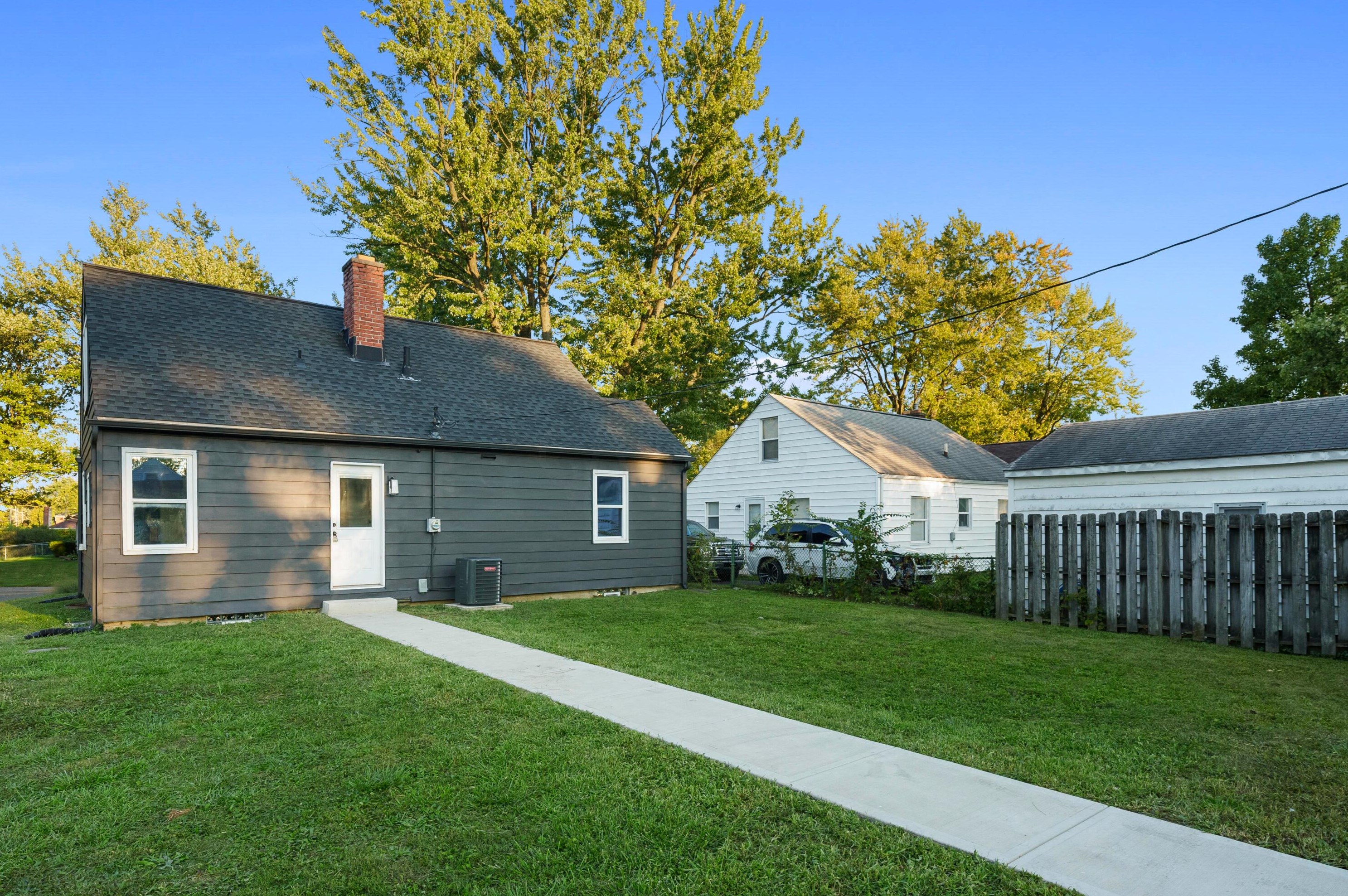 3077 Dresden St, Columbus OH  43224-4266 exterior