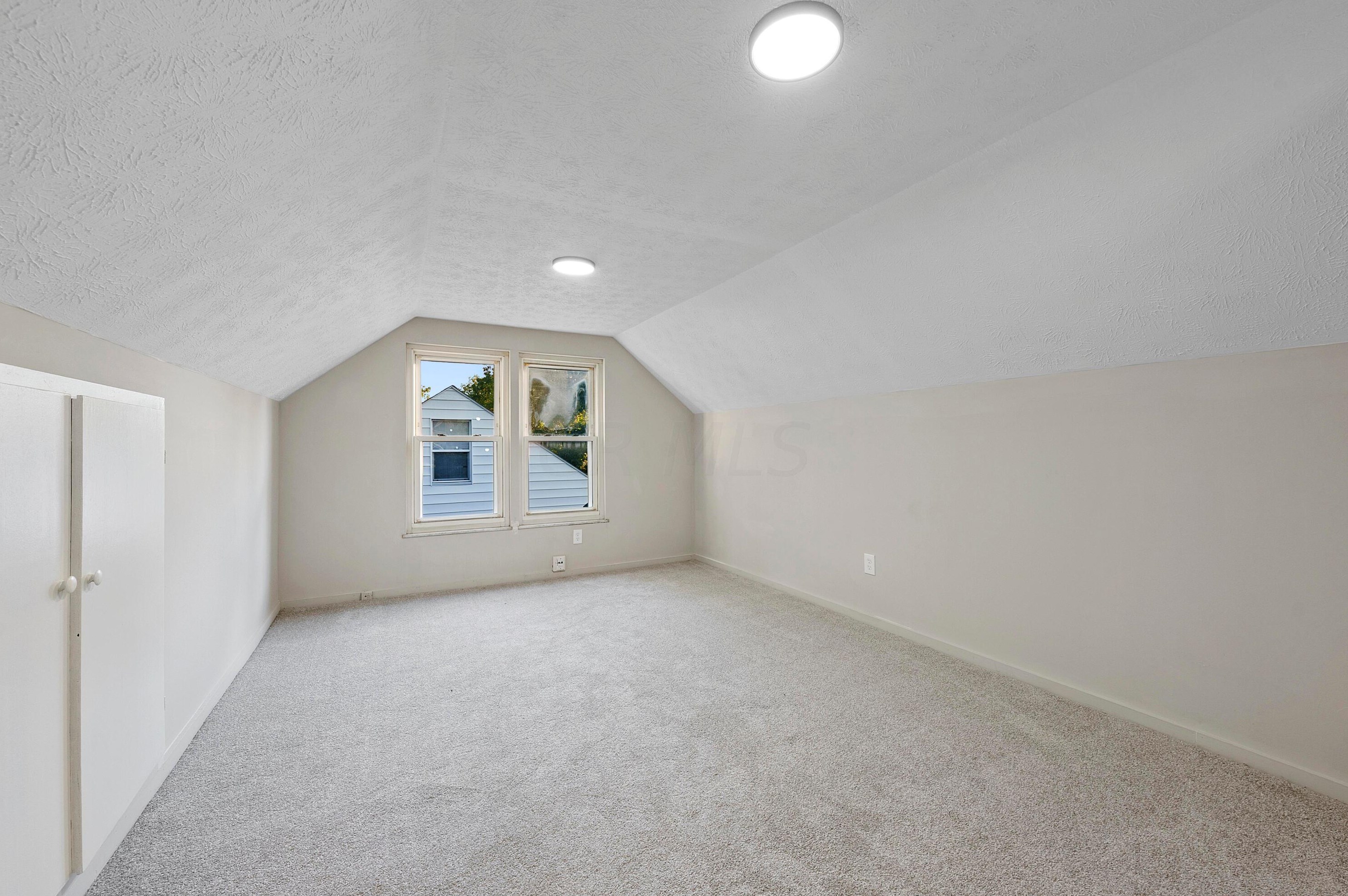 3077 Dresden St, Columbus OH  43224-4266 exterior