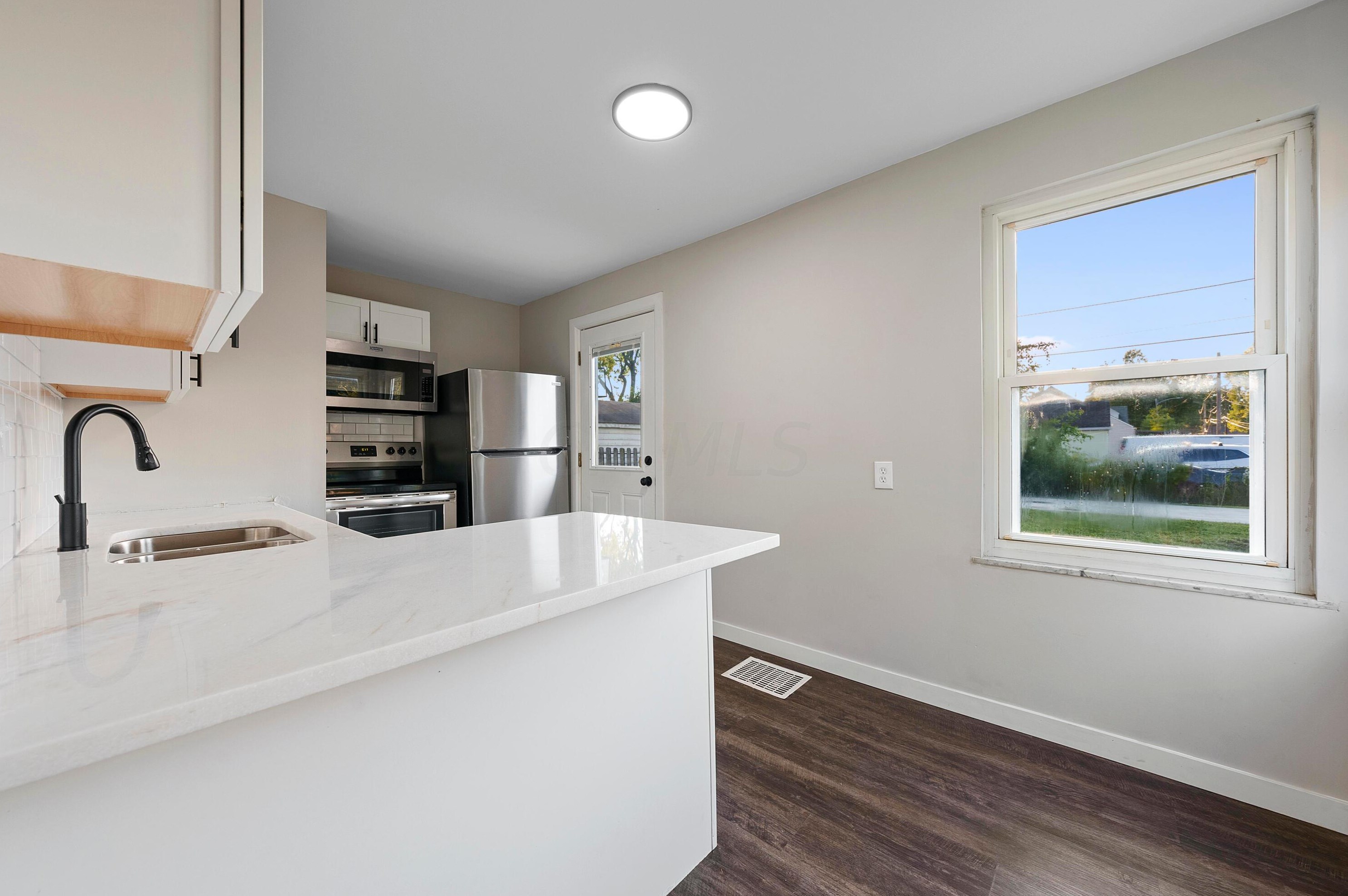 3077 Dresden St, Columbus OH  43224-4266 exterior