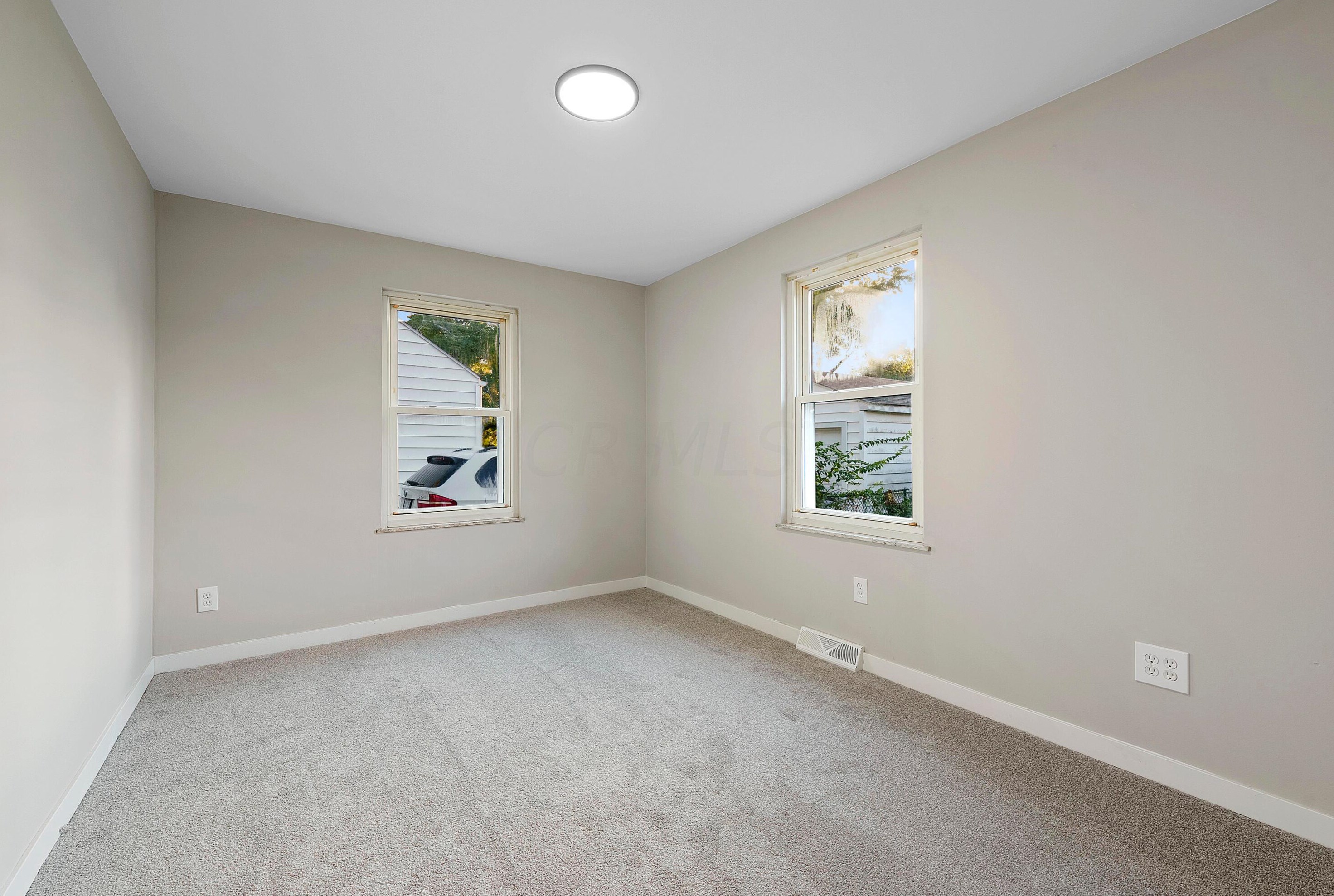 3077 Dresden St, Columbus OH  43224-4266 exterior