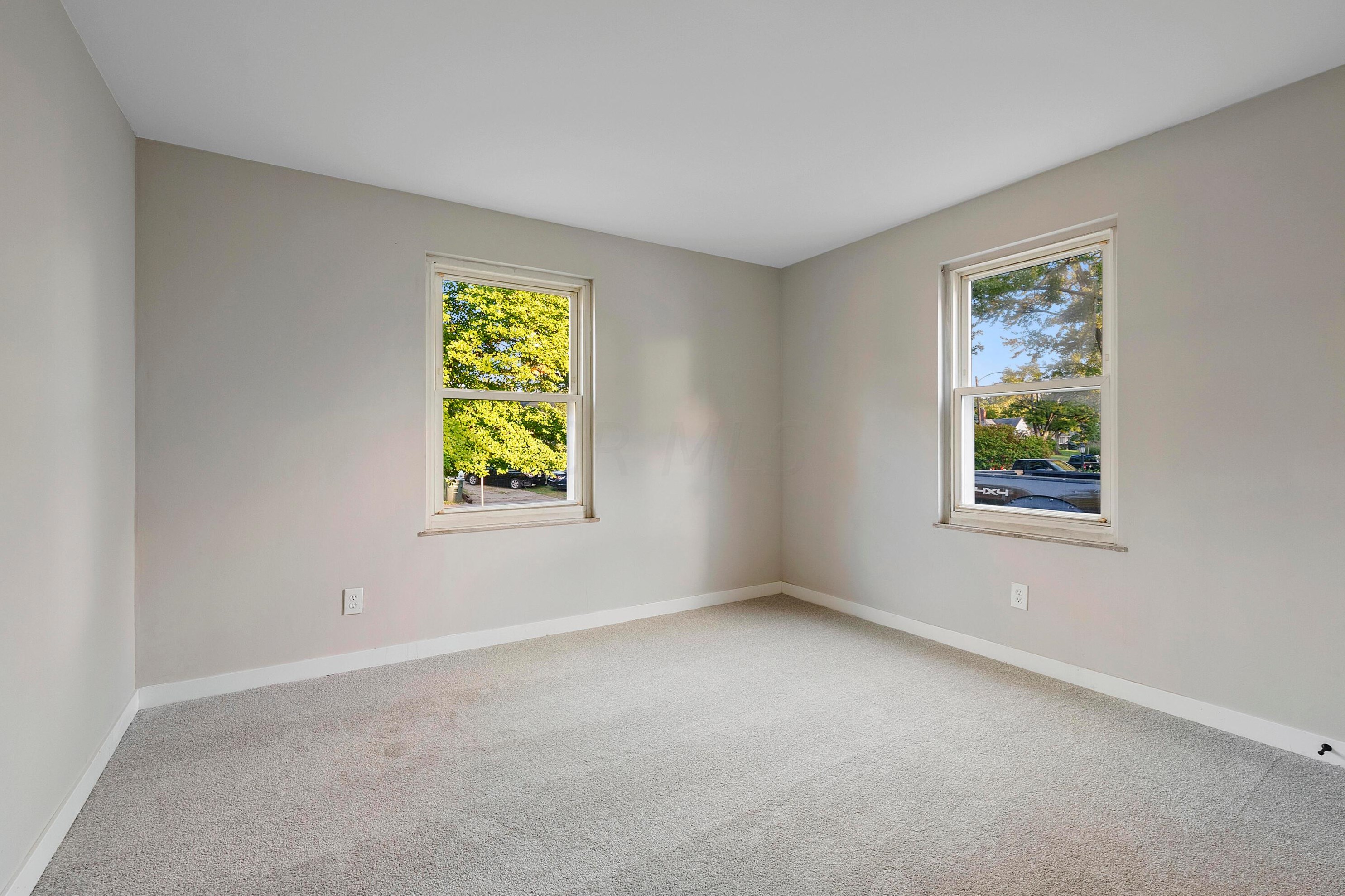 3077 Dresden St, Columbus OH  43224-4266 exterior