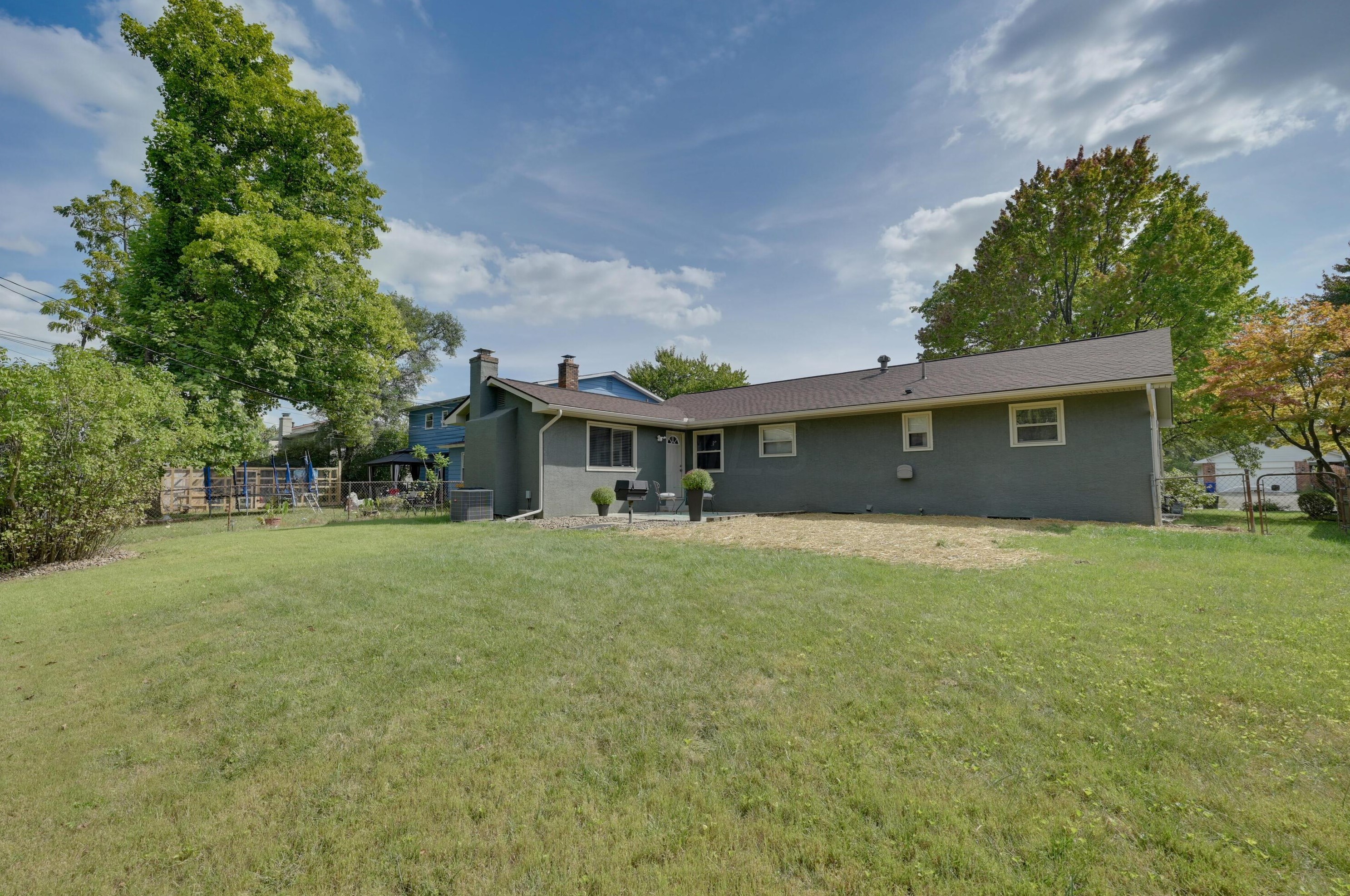 1710 Sandalwood Pl, Columbus OH 43229-3600 exterior