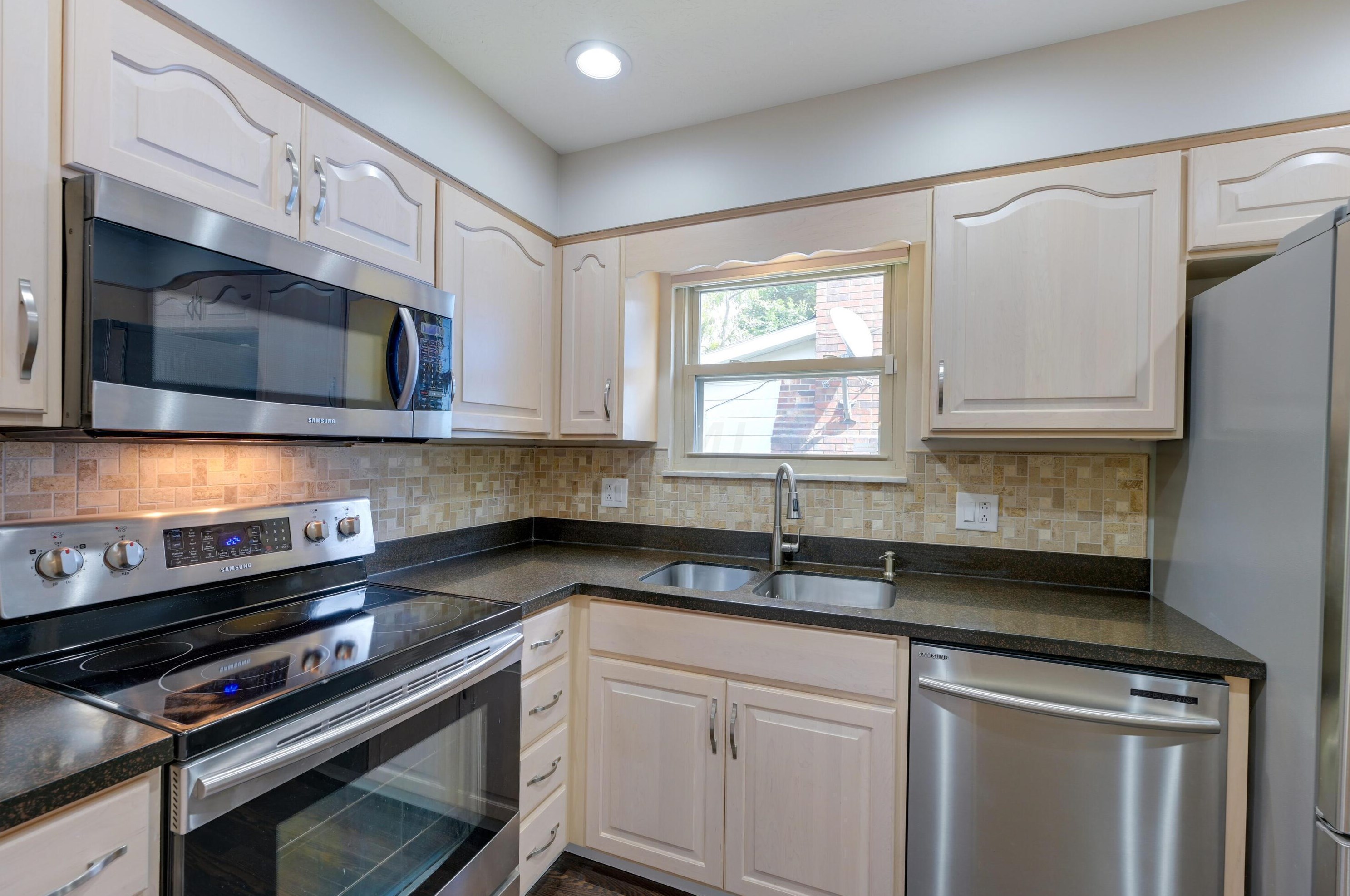 1710 Sandalwood Pl, Columbus OH 43229-3600 exterior