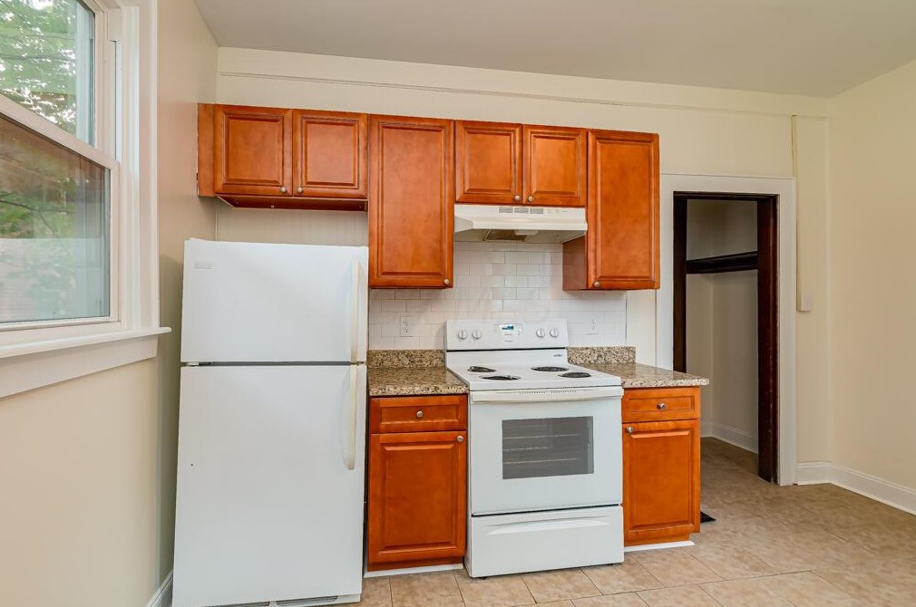 483 Hudson St, Columbus OH 43202-2704 exterior