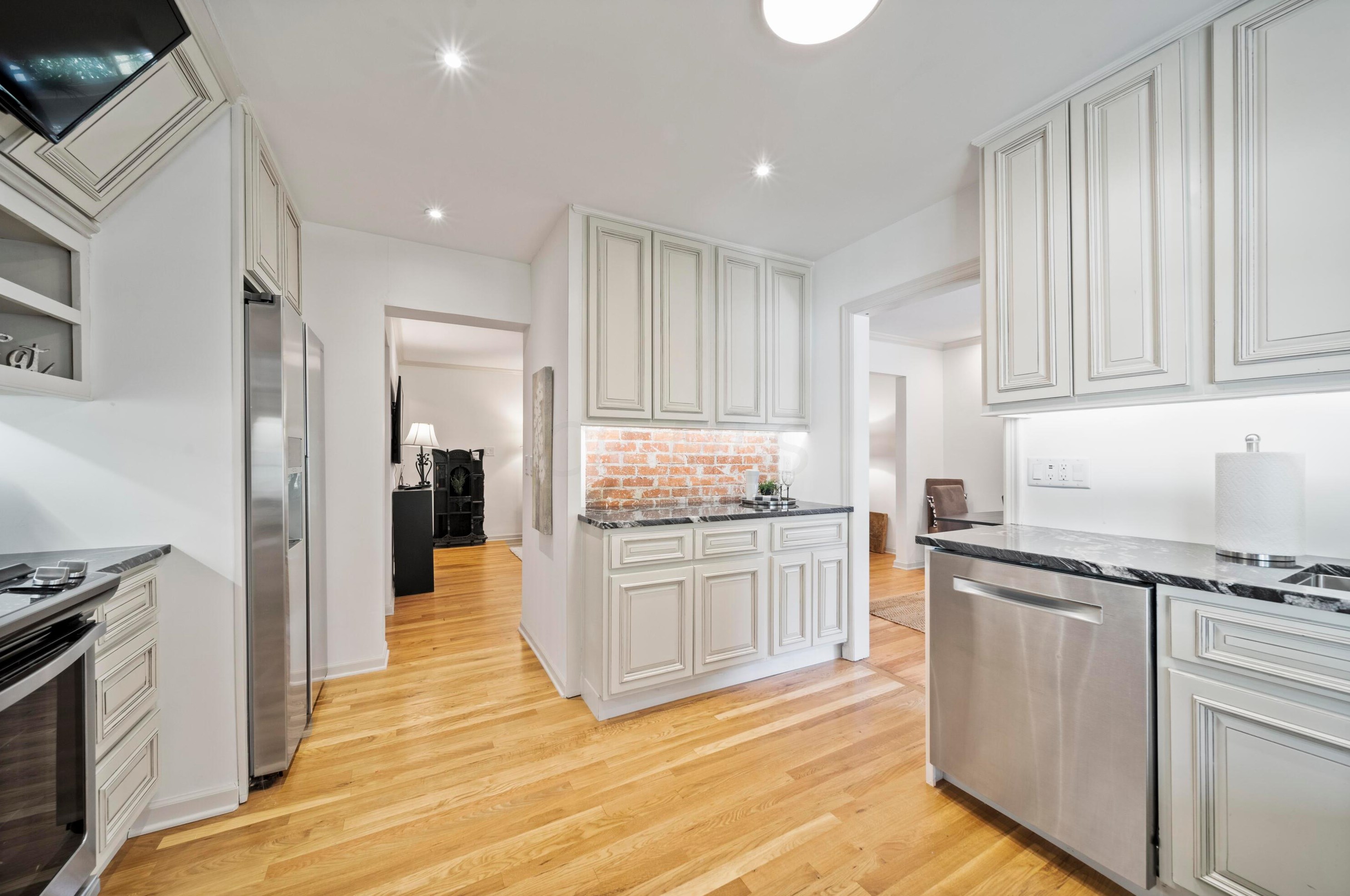 316 Cyn Dr, Columbus OH 43214-3110 exterior