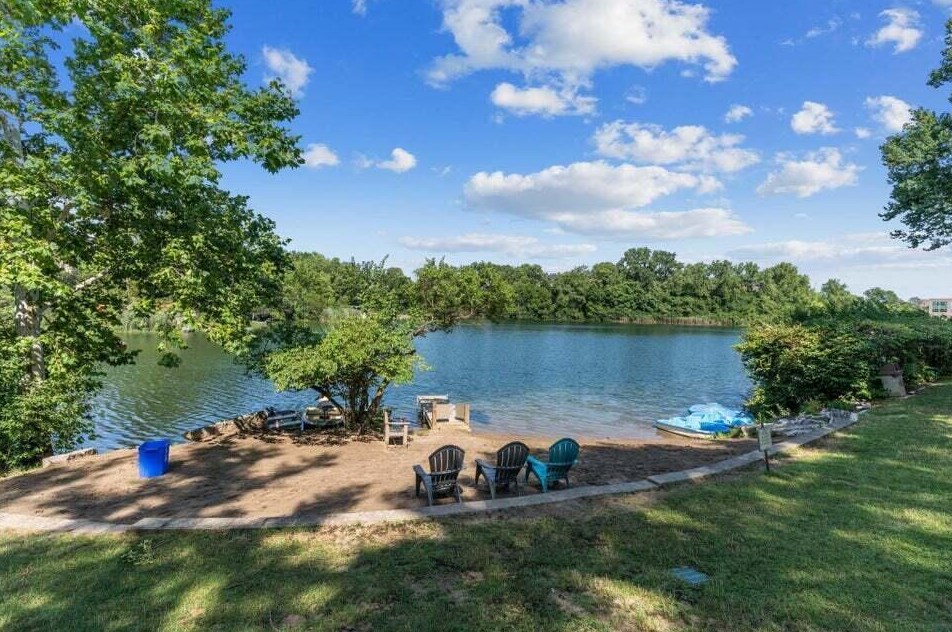 1414 Lake Shore Dr, Columbus OH 43204-4830 exterior