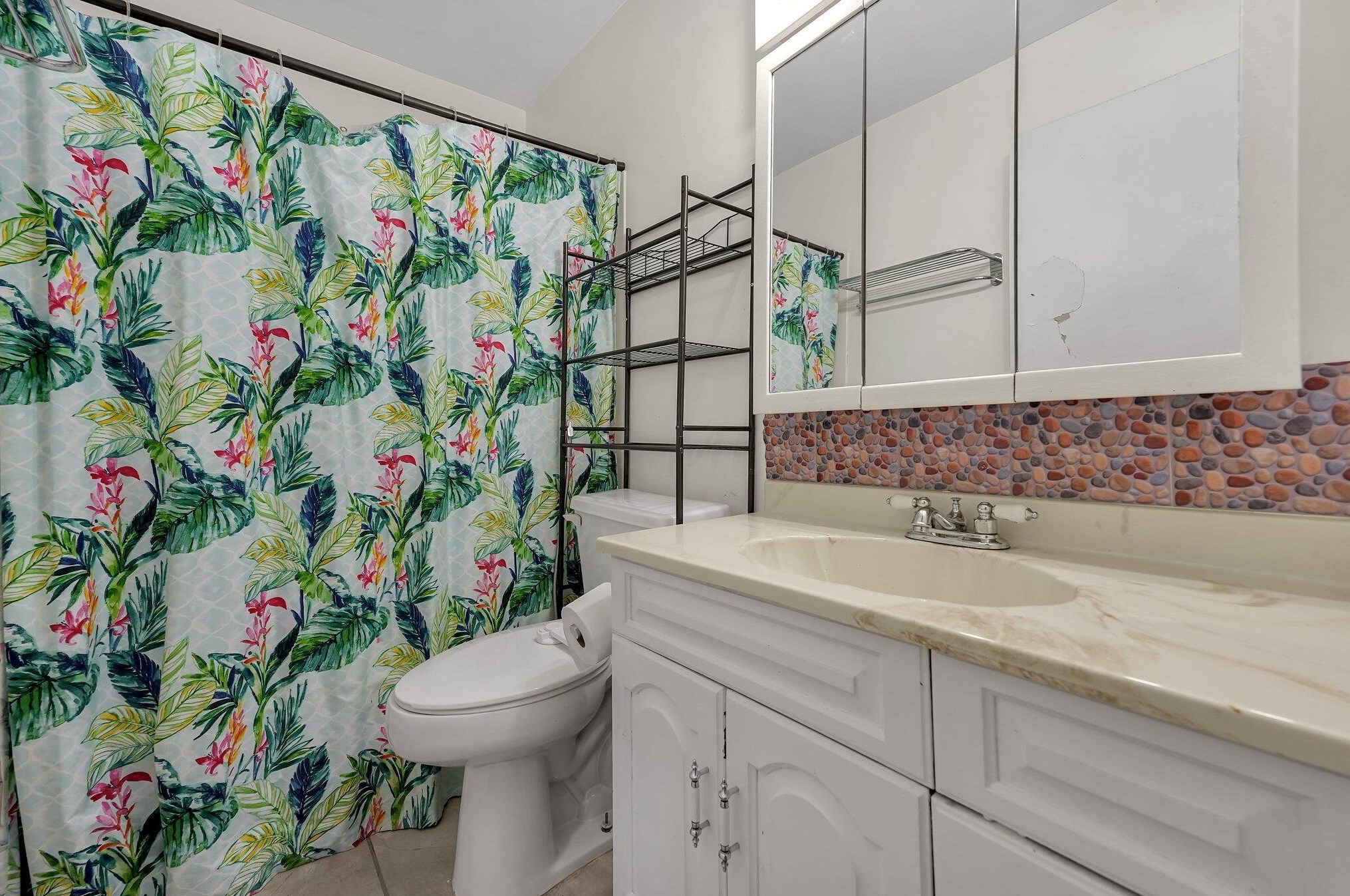 1879 Jermain Dr, Columbus OH  43219-1225 exterior