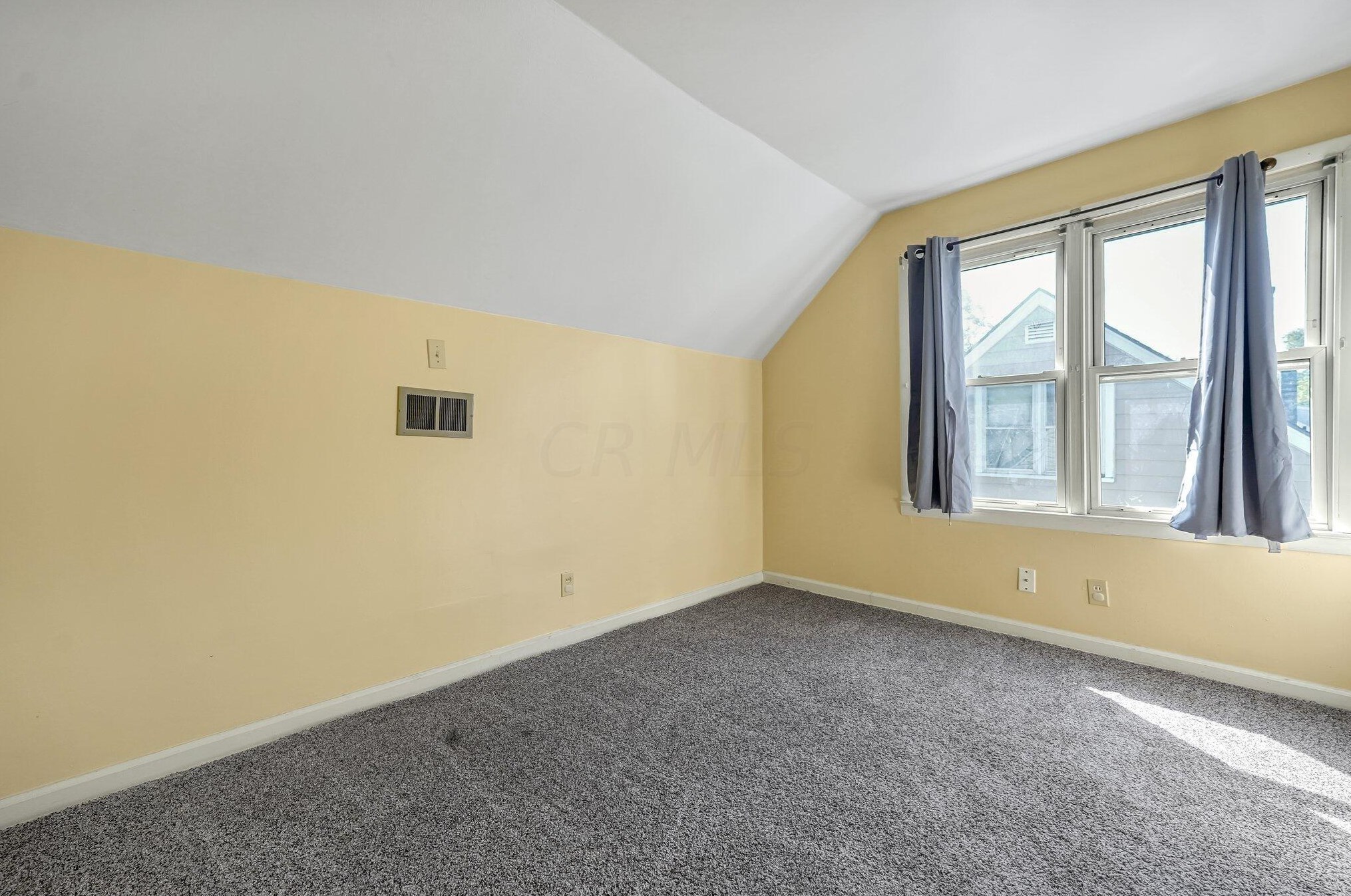 1879 Jermain Dr, Columbus OH  43219-1225 exterior