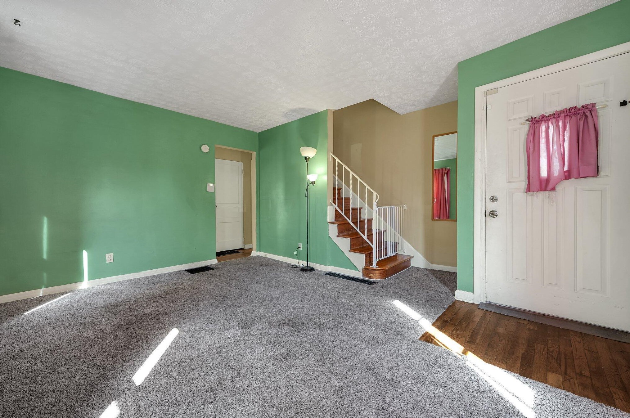 1879 Jermain Dr, Columbus OH  43219-1225 exterior