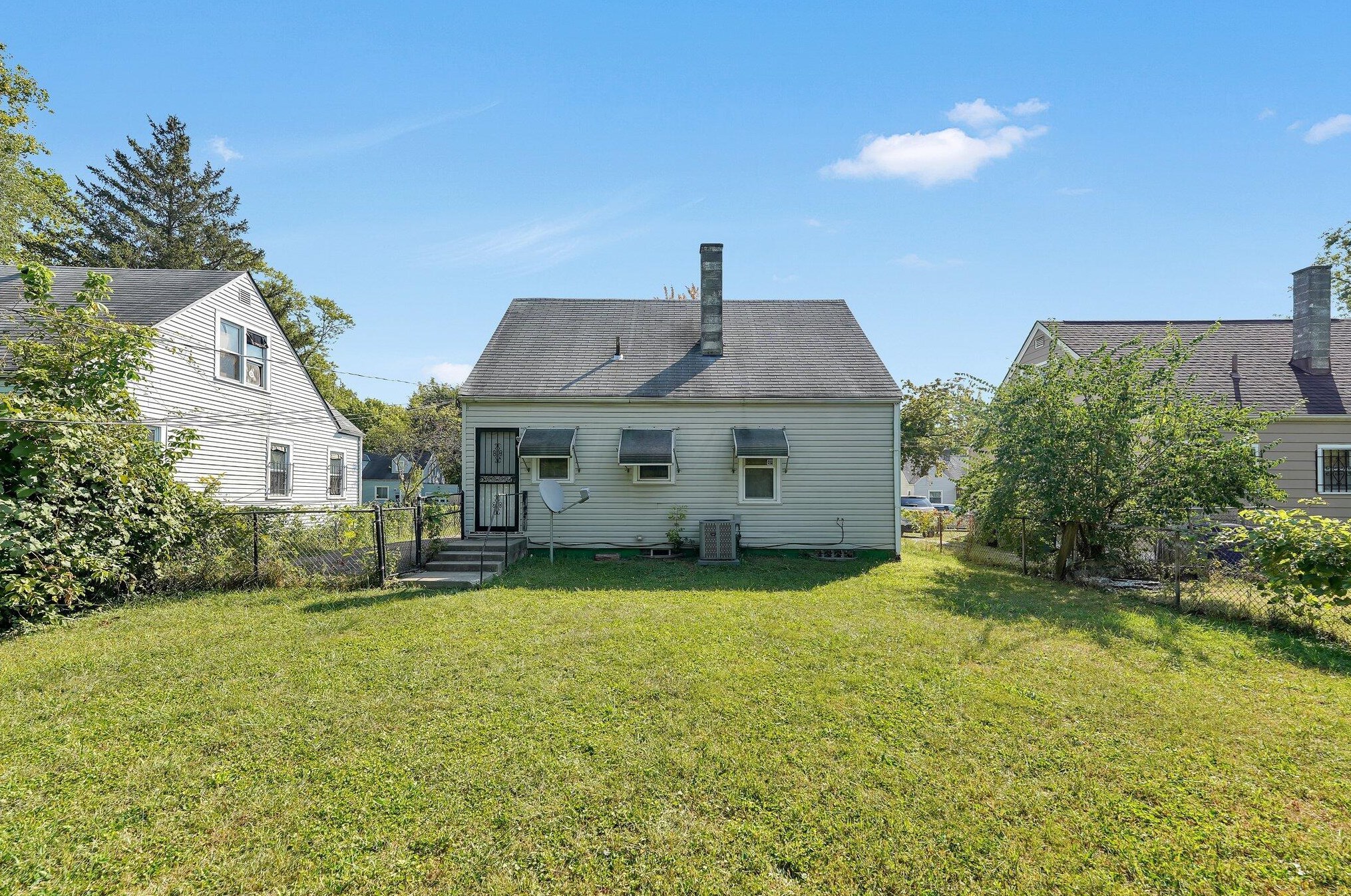 1879 Jermain Dr, Columbus OH  43219-1225 exterior