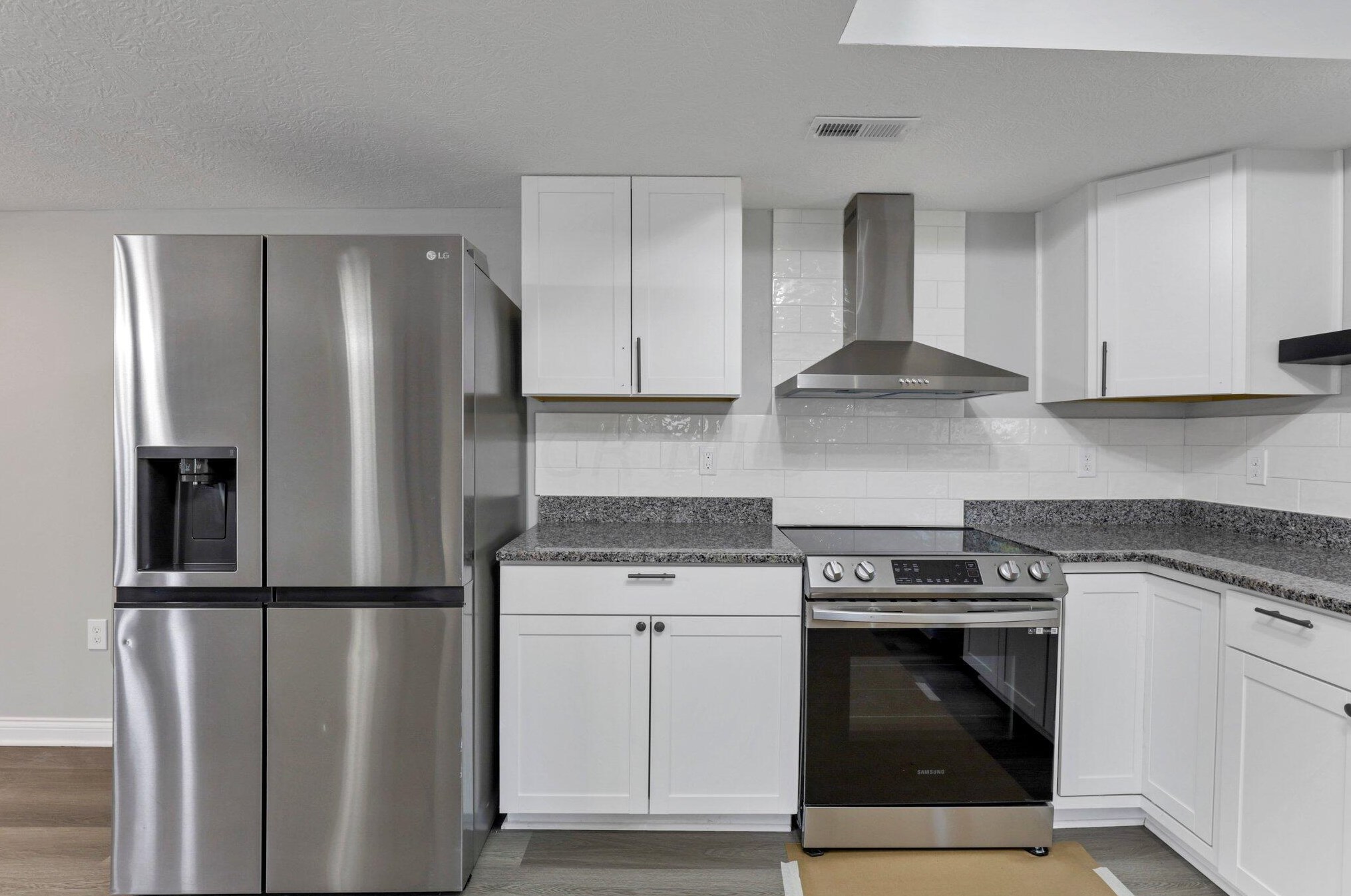 5241 Fullerton Dr, Columbus OH 43232-6217 exterior