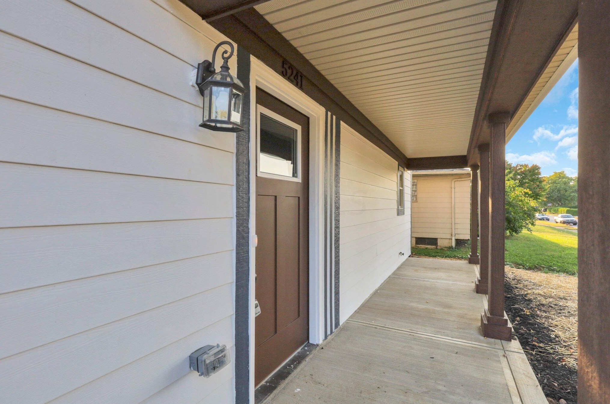 5241 Fullerton Dr, Columbus OH 43232-6217 exterior