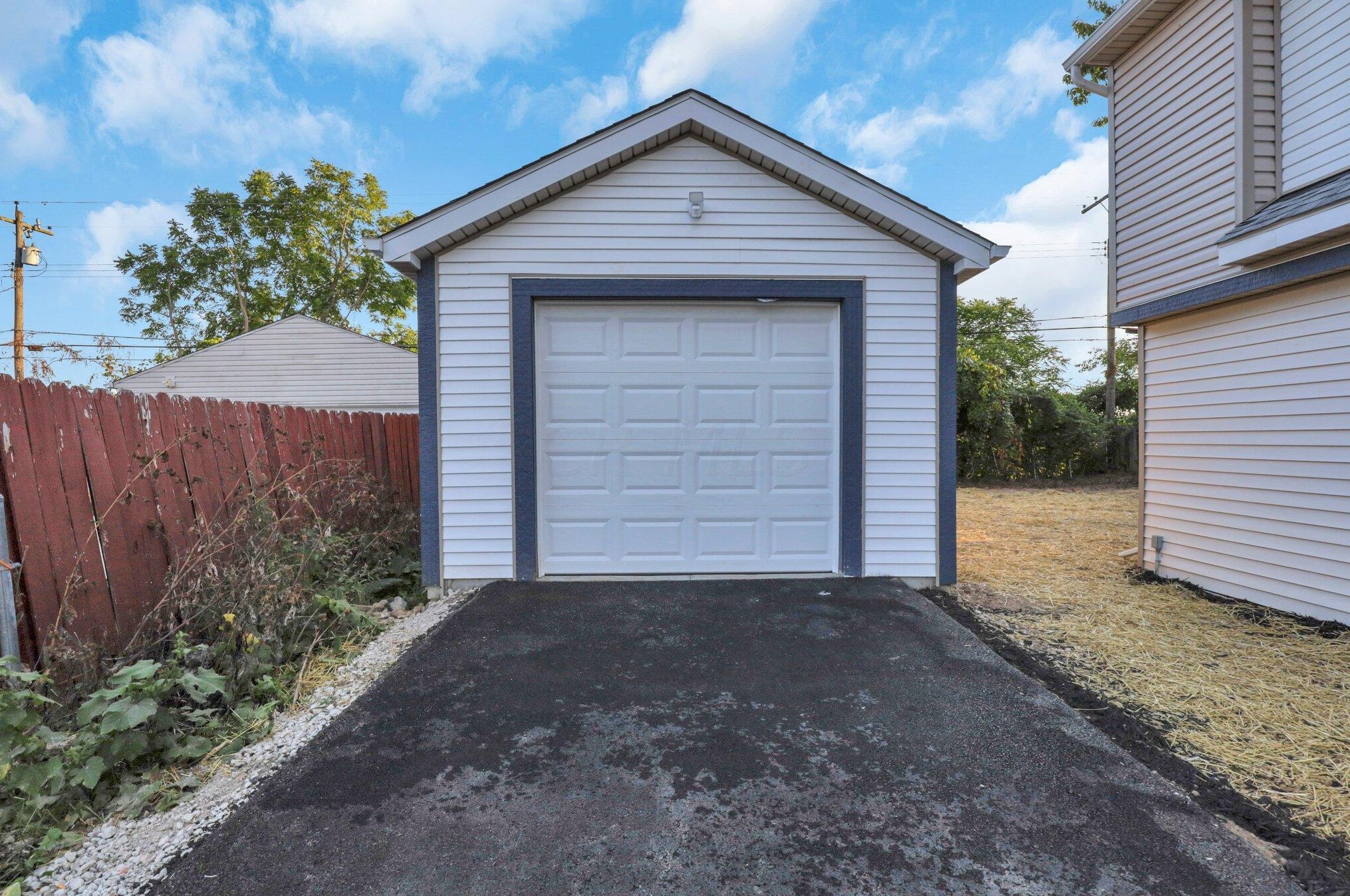 5241 Fullerton Dr, Columbus OH 43232-6217 exterior