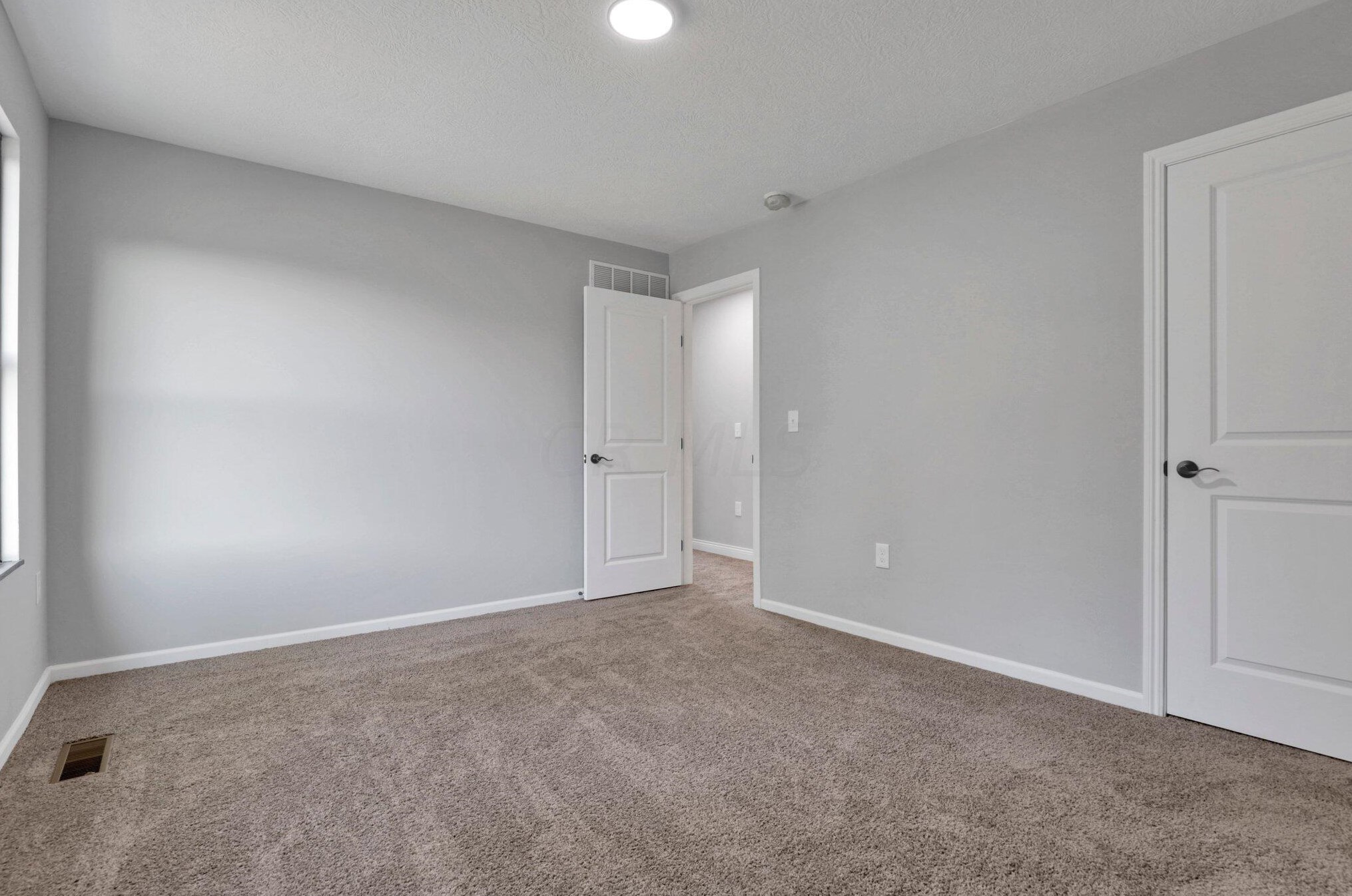 5241 Fullerton Dr, Columbus OH 43232-6217 exterior