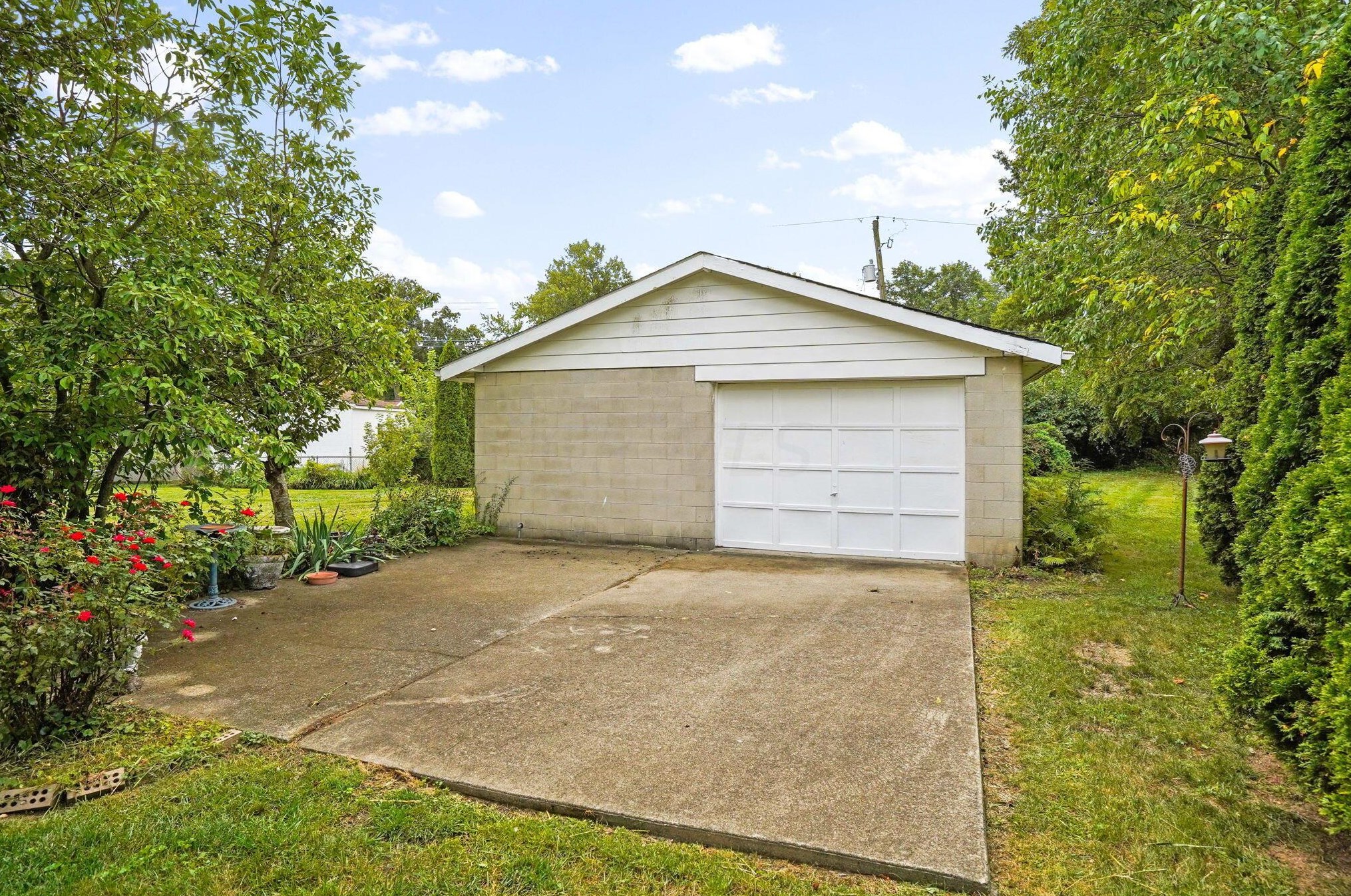 433 Flintwood Dr, Columbus OH 43230-2020 exterior