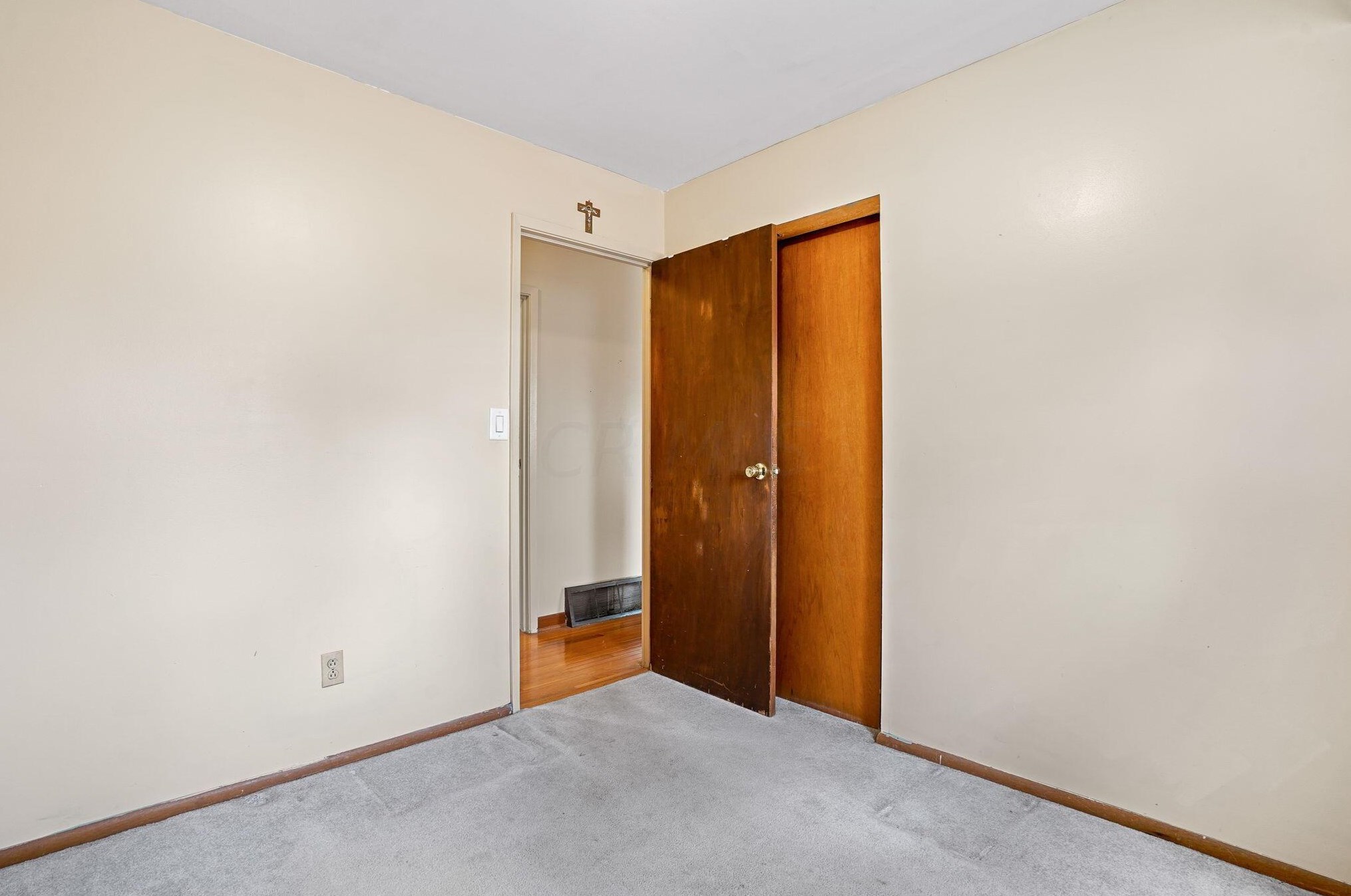 433 Flintwood Dr, Columbus OH 43230-2020 exterior