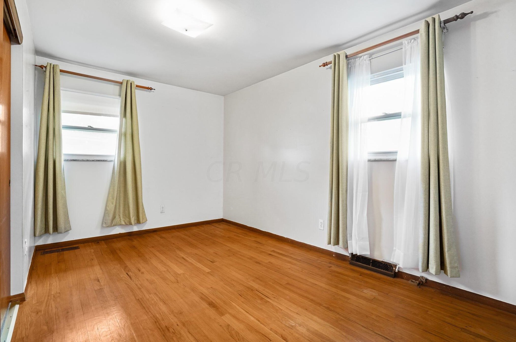 433 Flintwood Dr, Columbus OH 43230-2020 exterior