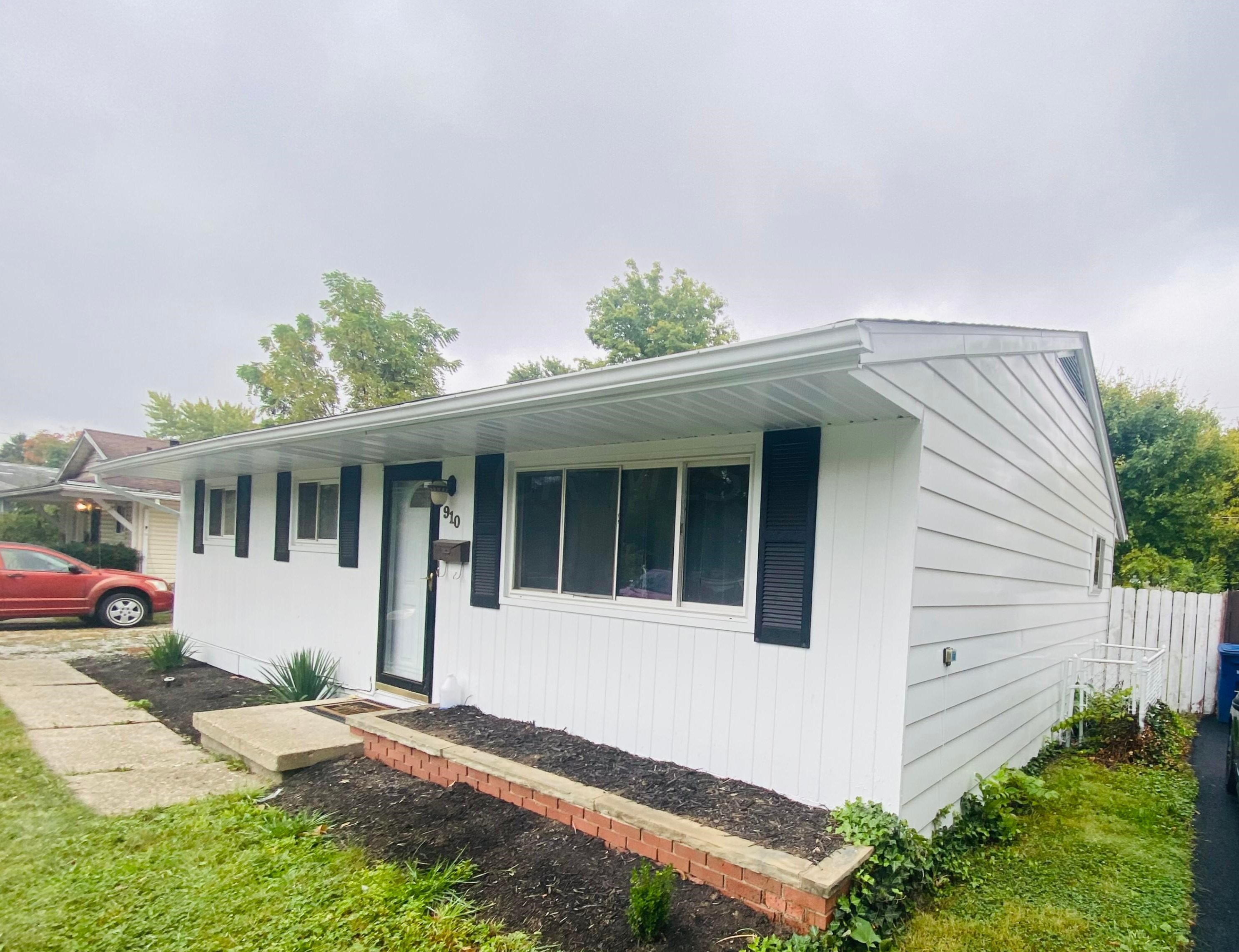 910 Byron Ave, Columbus OH  43227-1005 exterior