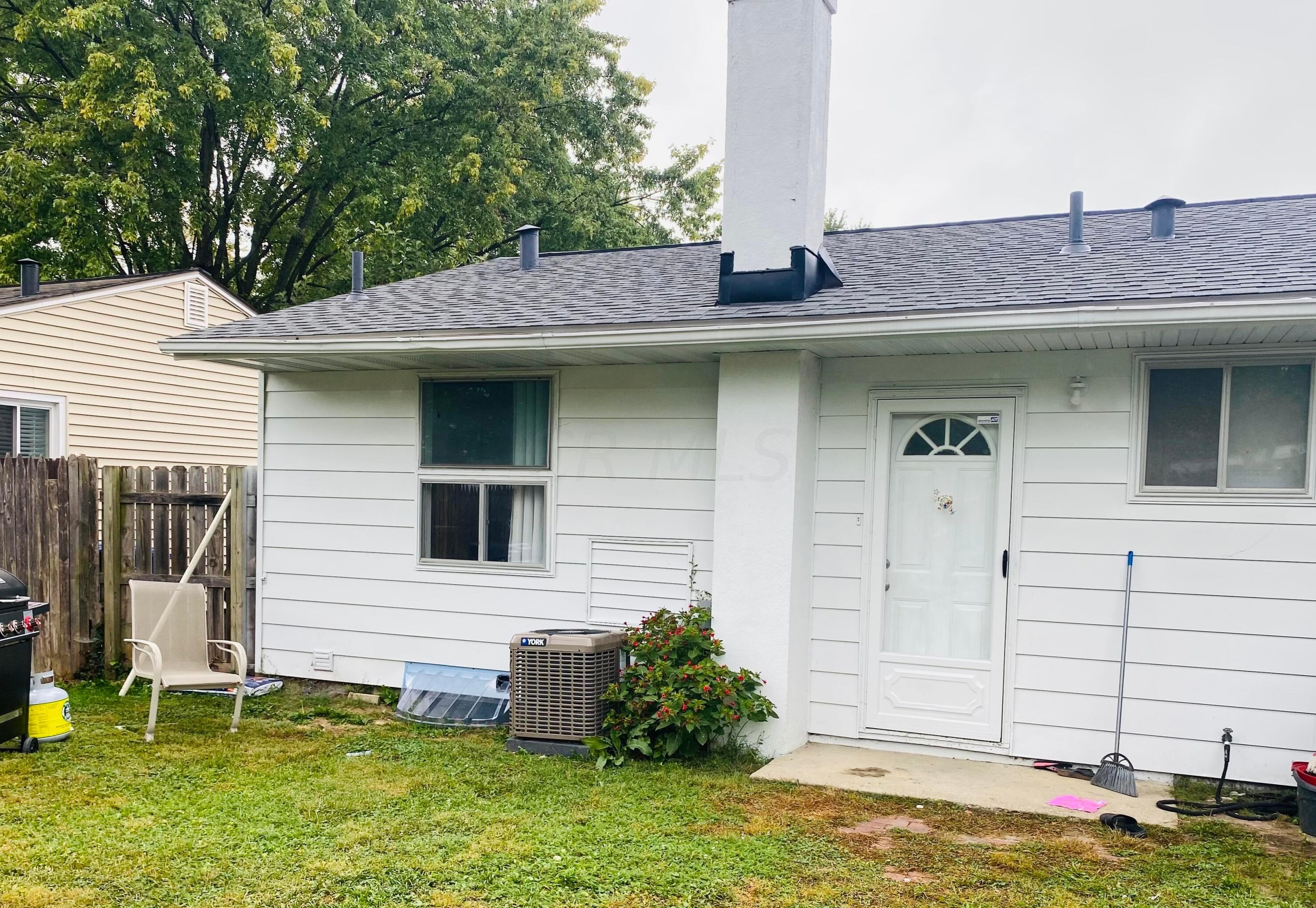 910 Byron Ave, Columbus OH  43227-1005 exterior