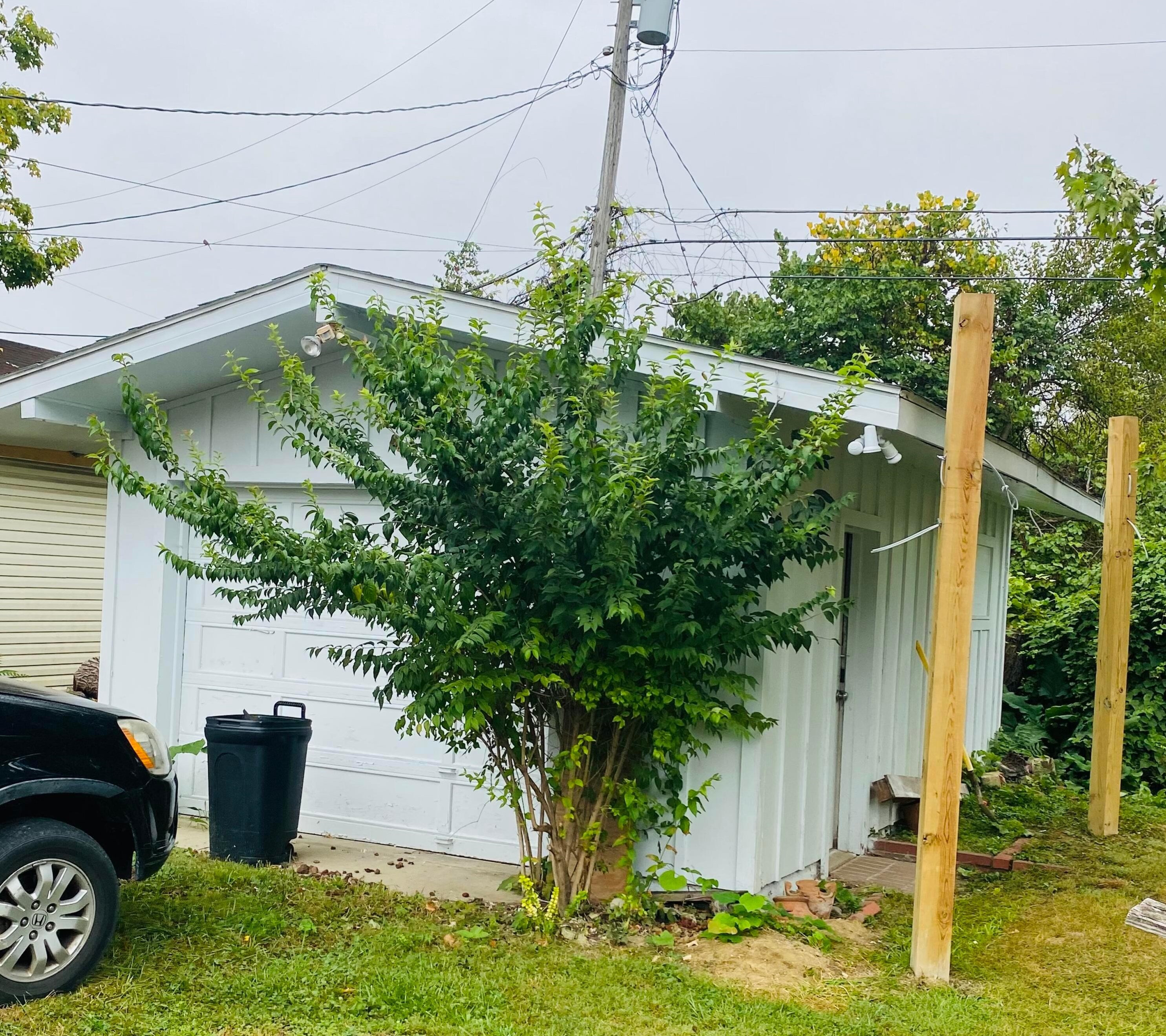 910 Byron Ave, Columbus OH  43227-1005 exterior