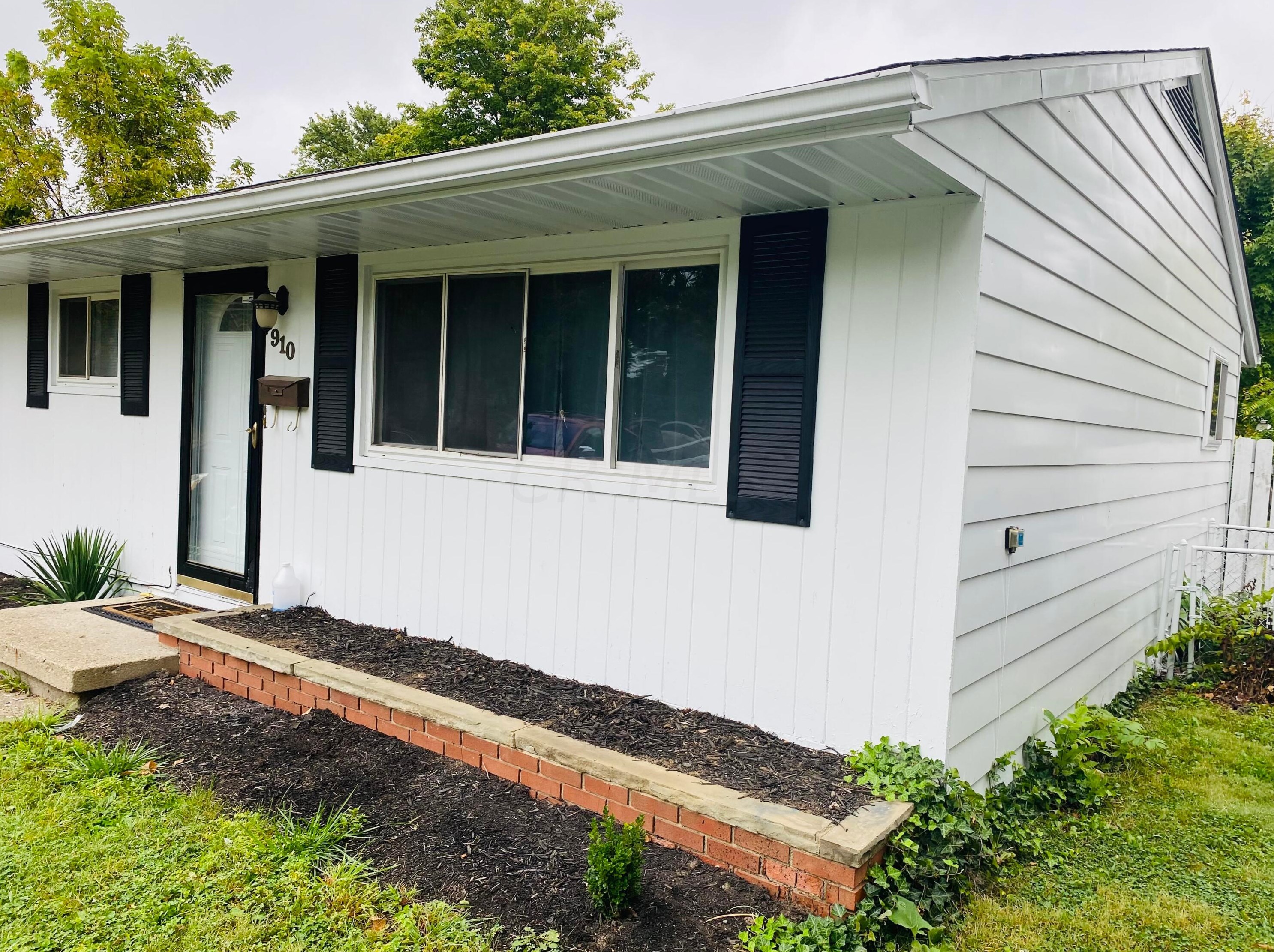 910 Byron Ave, Columbus OH  43227-1005 exterior