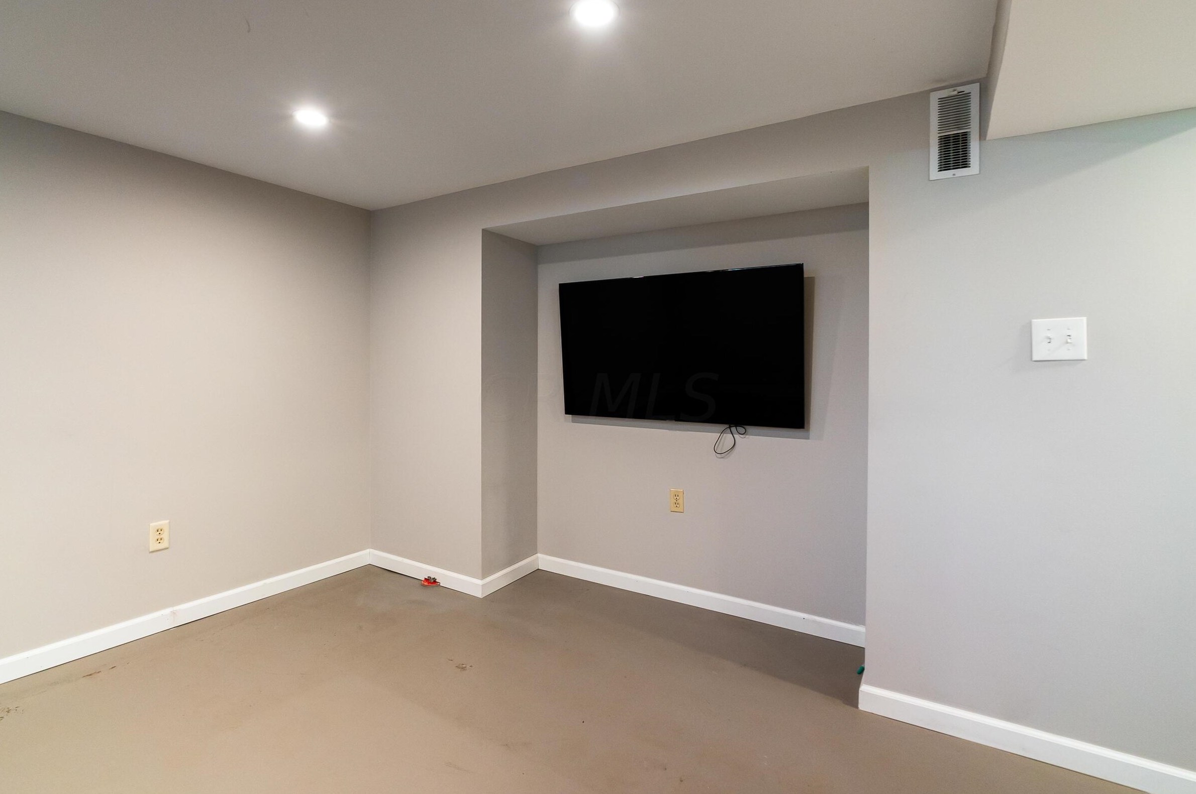 330 Weisheimer Rd, Columbus OH 43214-2146 exterior