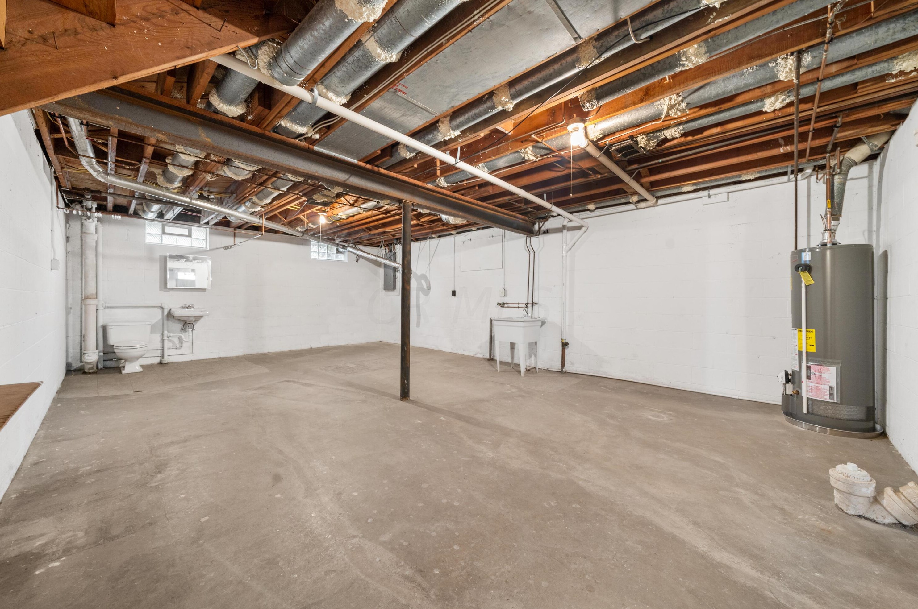 149 Ceramic Dr, Columbus OH 43214-3003 exterior