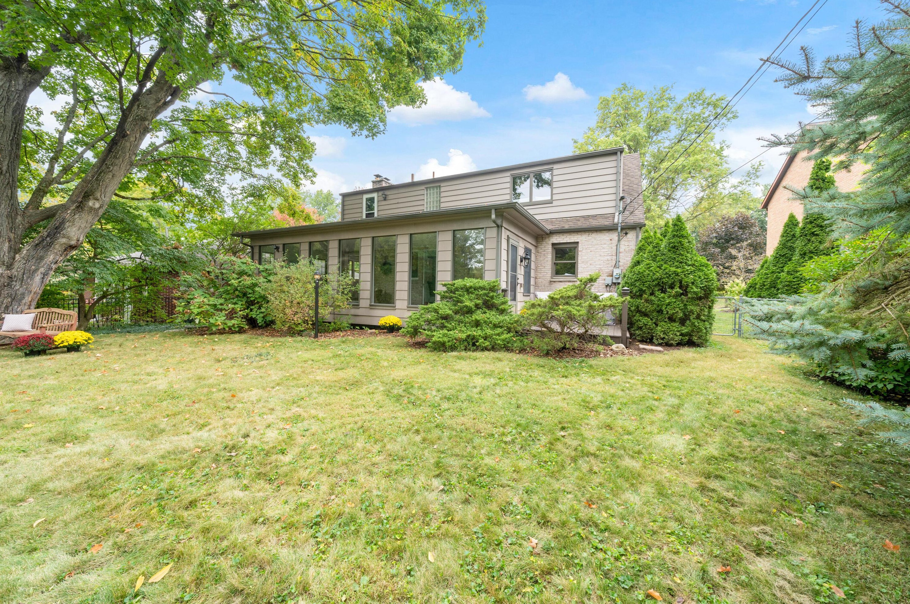 149 Ceramic Dr, Columbus OH 43214-3003 exterior