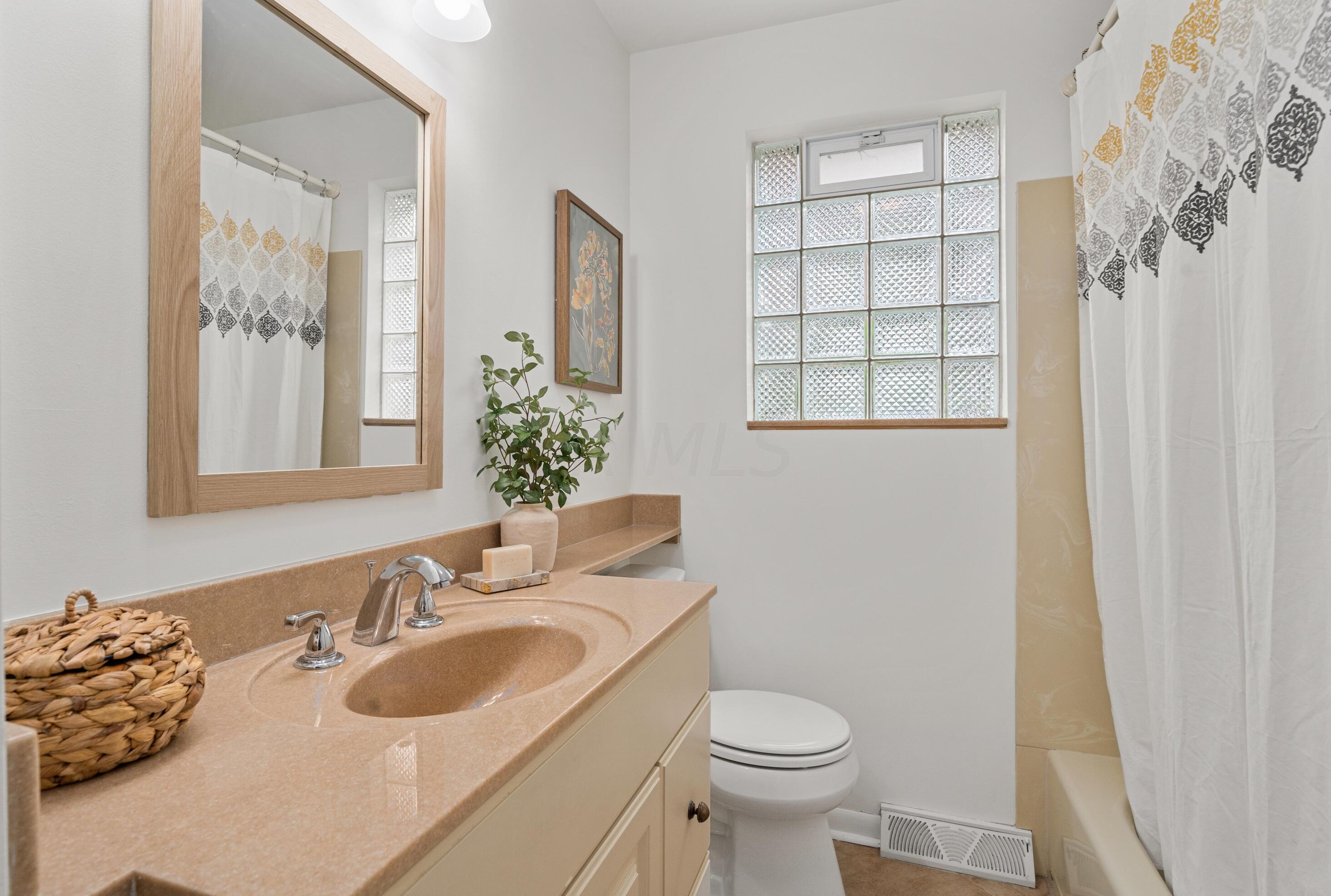 149 Ceramic Dr, Columbus OH 43214-3003 exterior