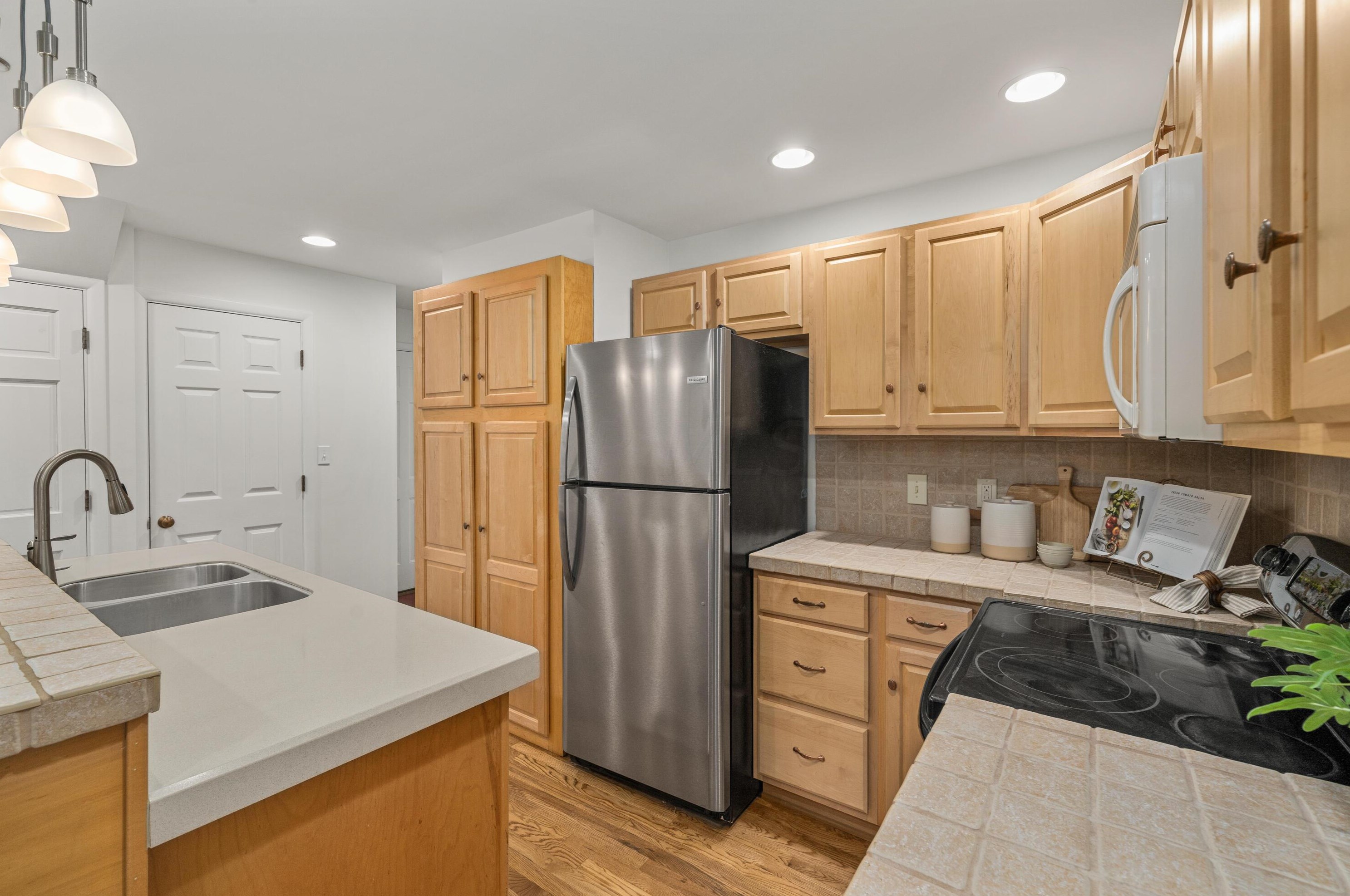 149 Ceramic Dr, Columbus OH 43214-3003 exterior