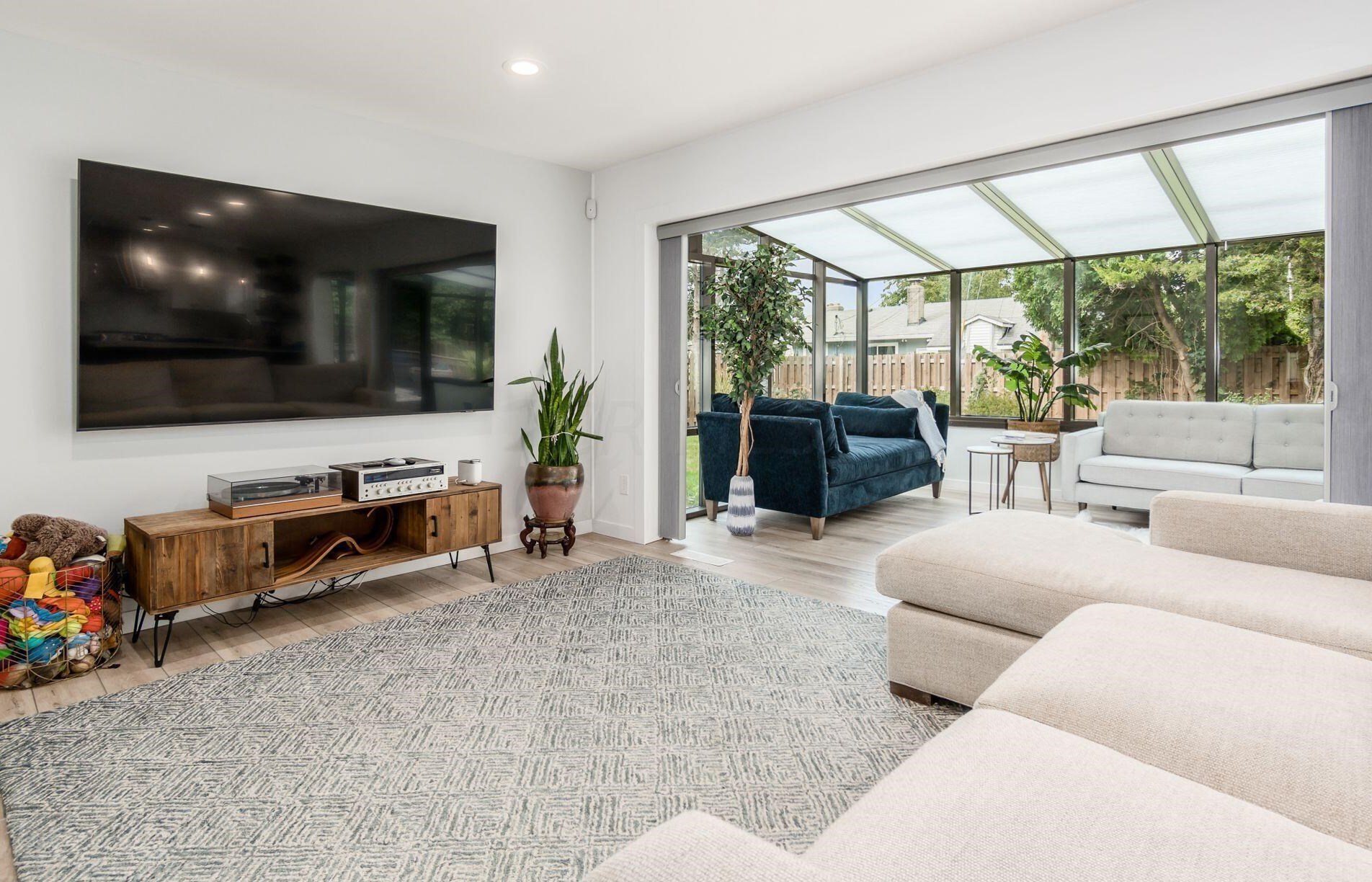 1800 Merriweather Dr, Columbus OH 43221-1326 exterior